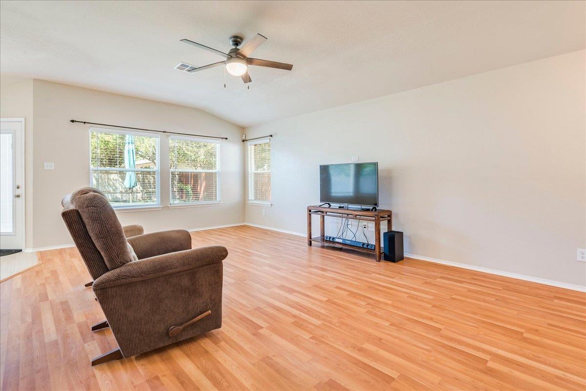 1327 Rosie LN