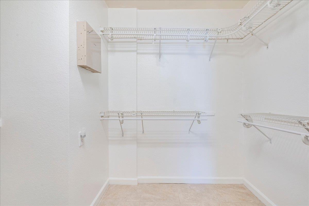 1327 Rosie LN