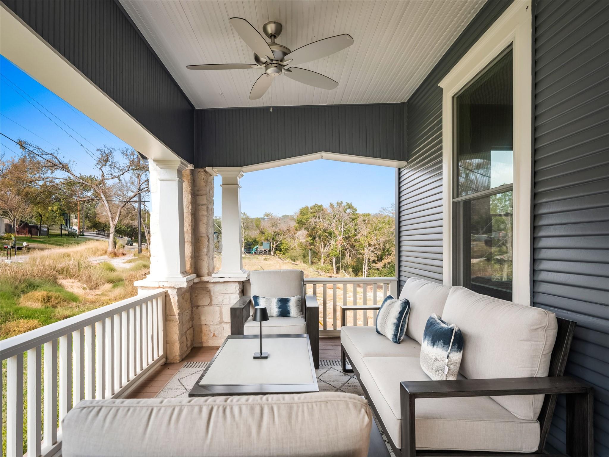 2703 De Soto DR