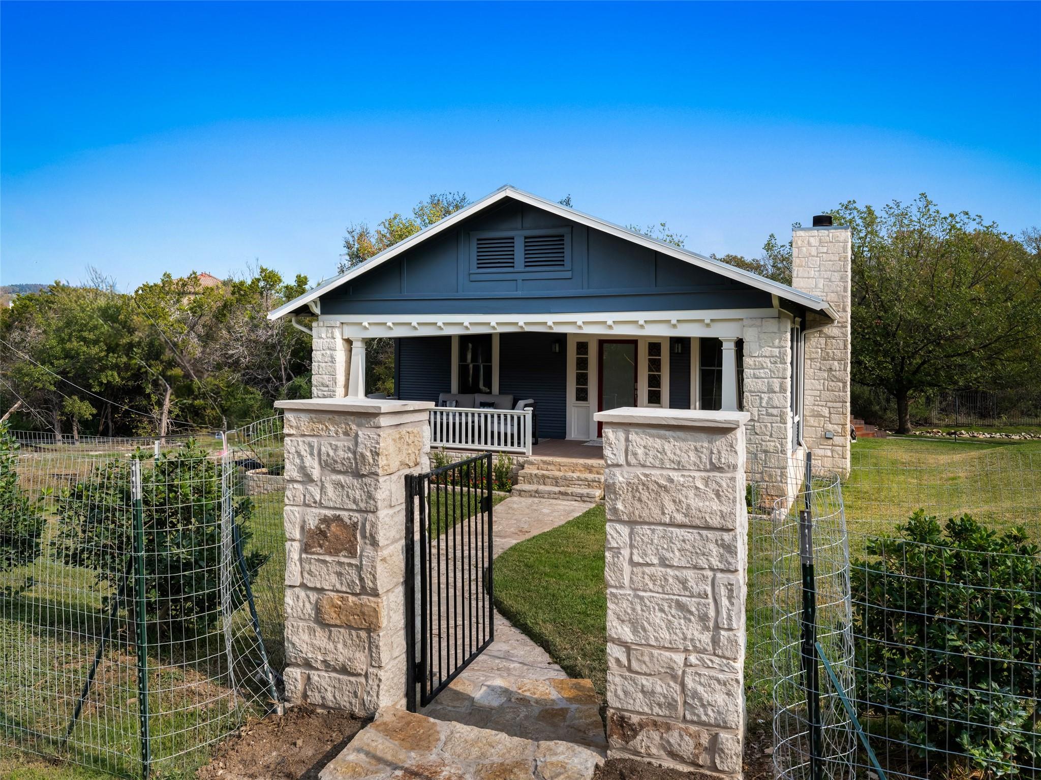 2703 De Soto DR