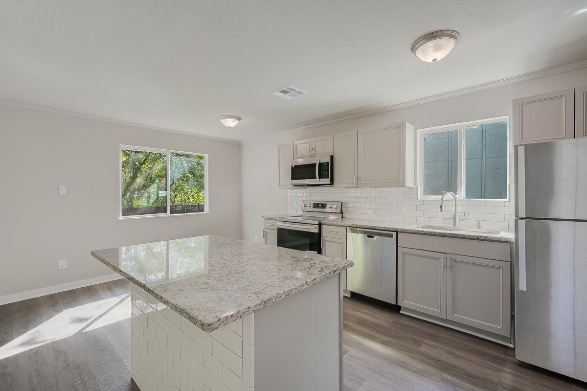 5007 Pepper LN