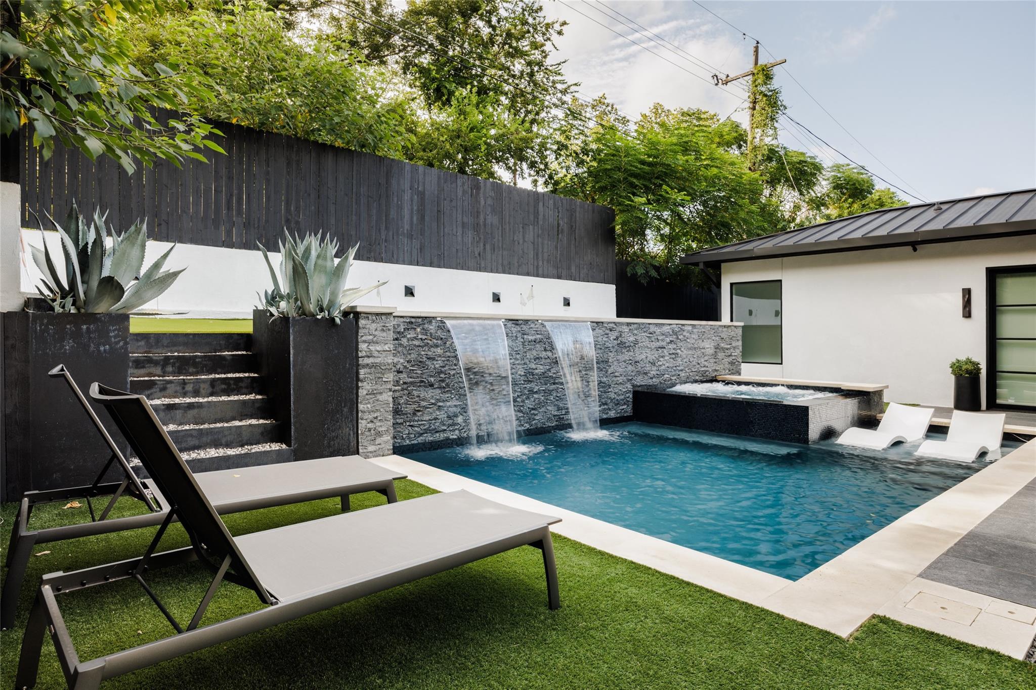 3007 Garden Villa LN