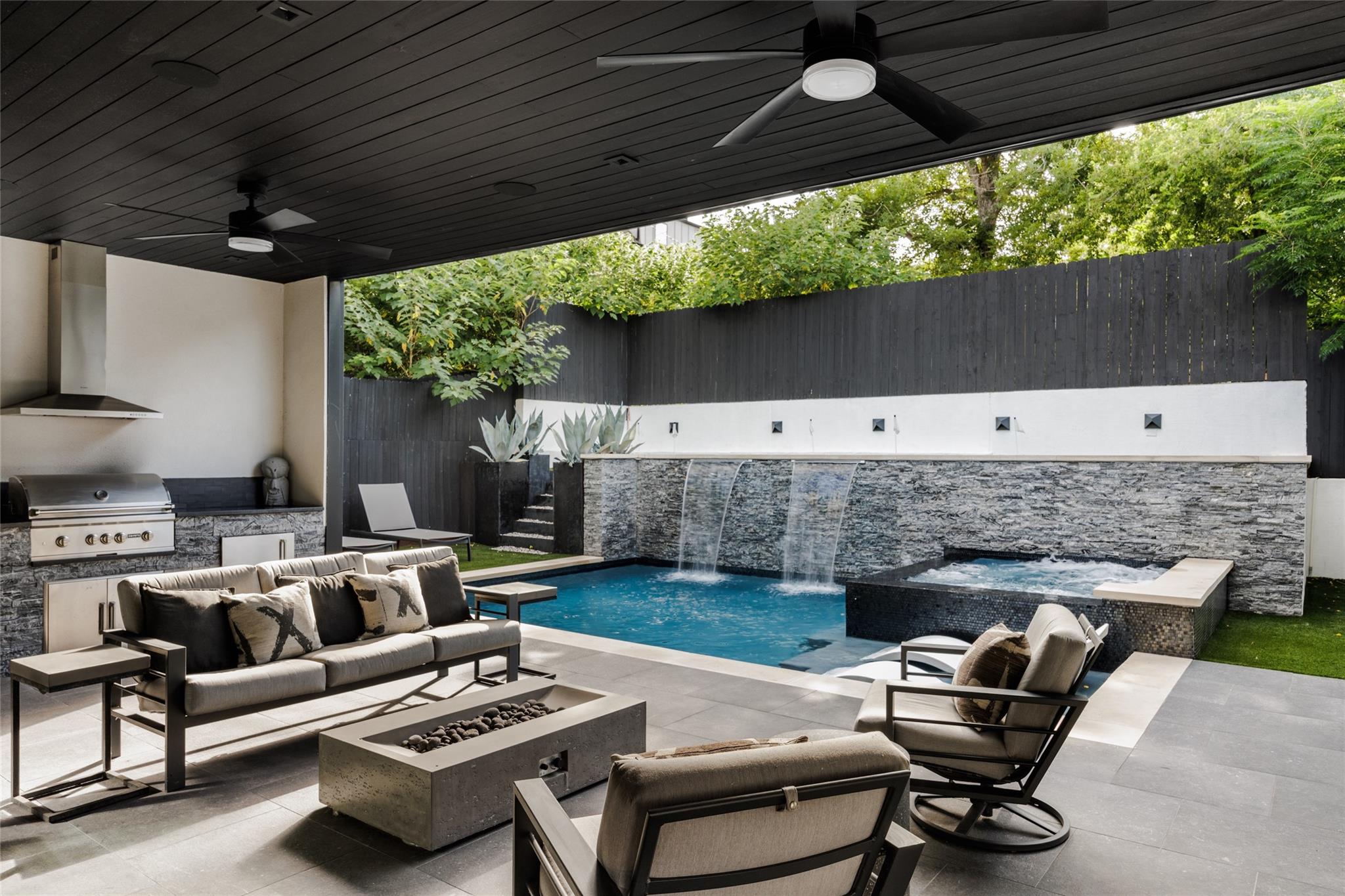 3007 Garden Villa LN