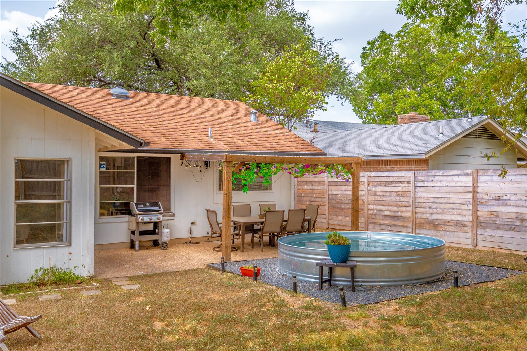 10201 Parkfield DR