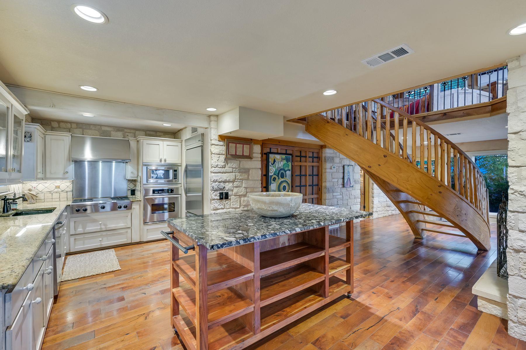 3911 Lago Vista DR