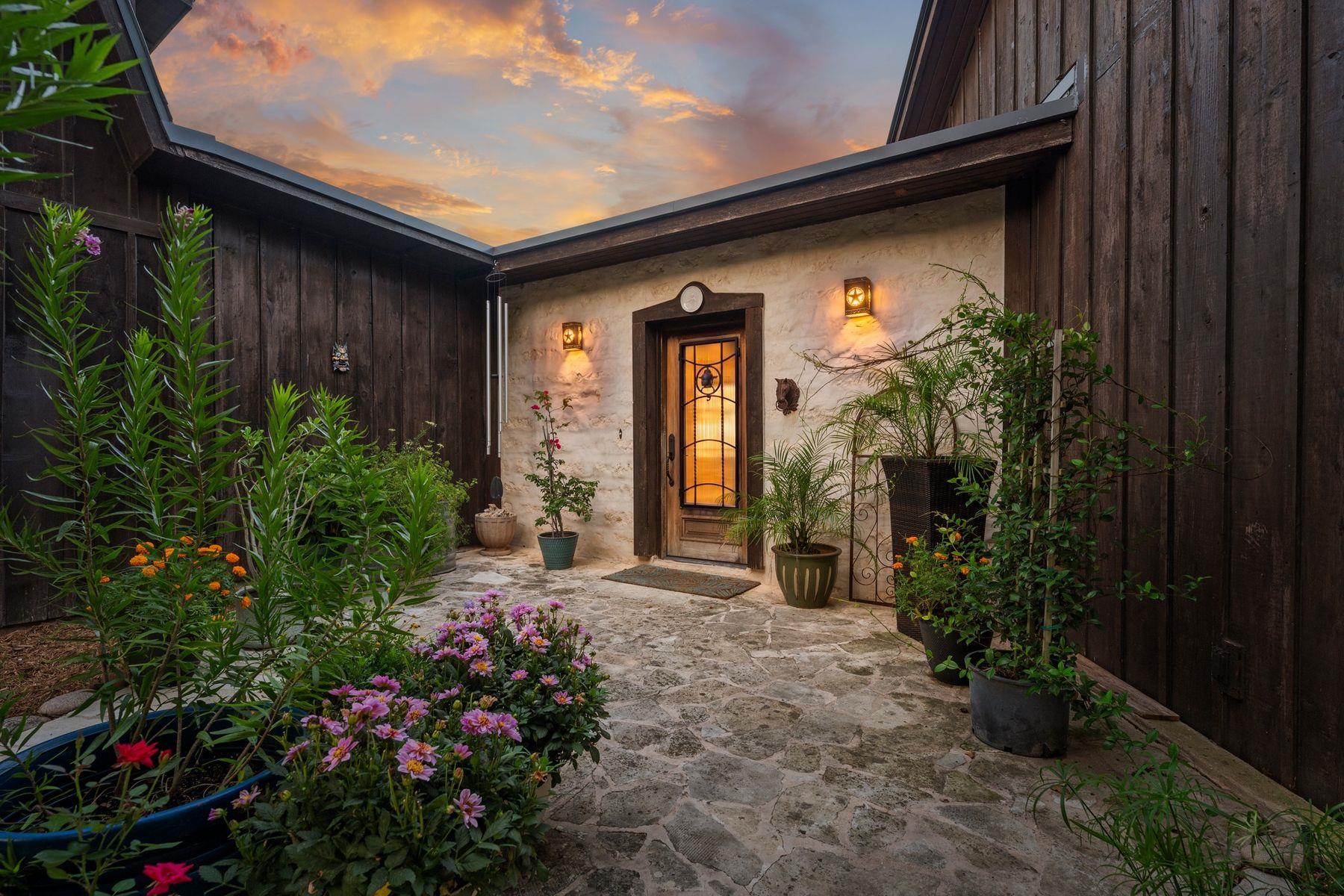 3911 Lago Vista DR
