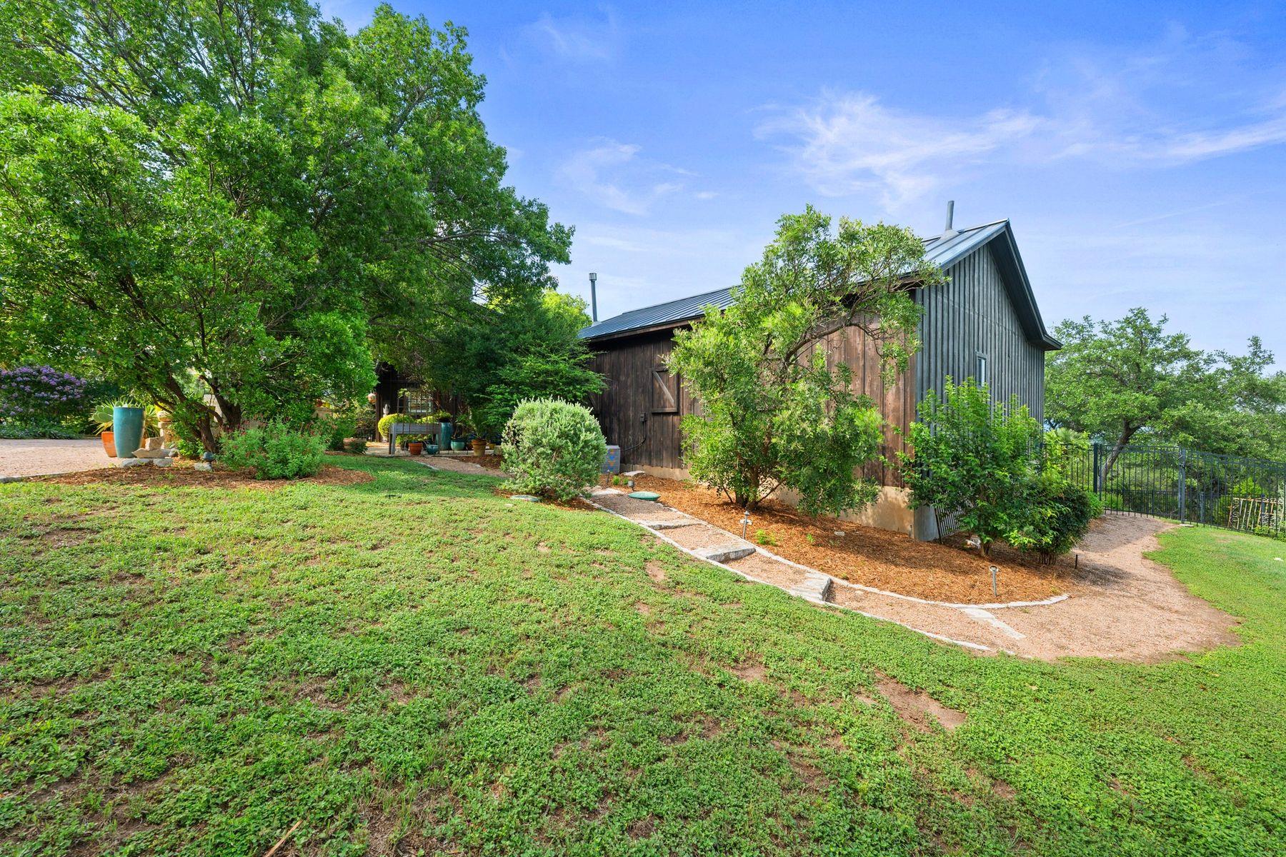 3911 Lago Vista DR