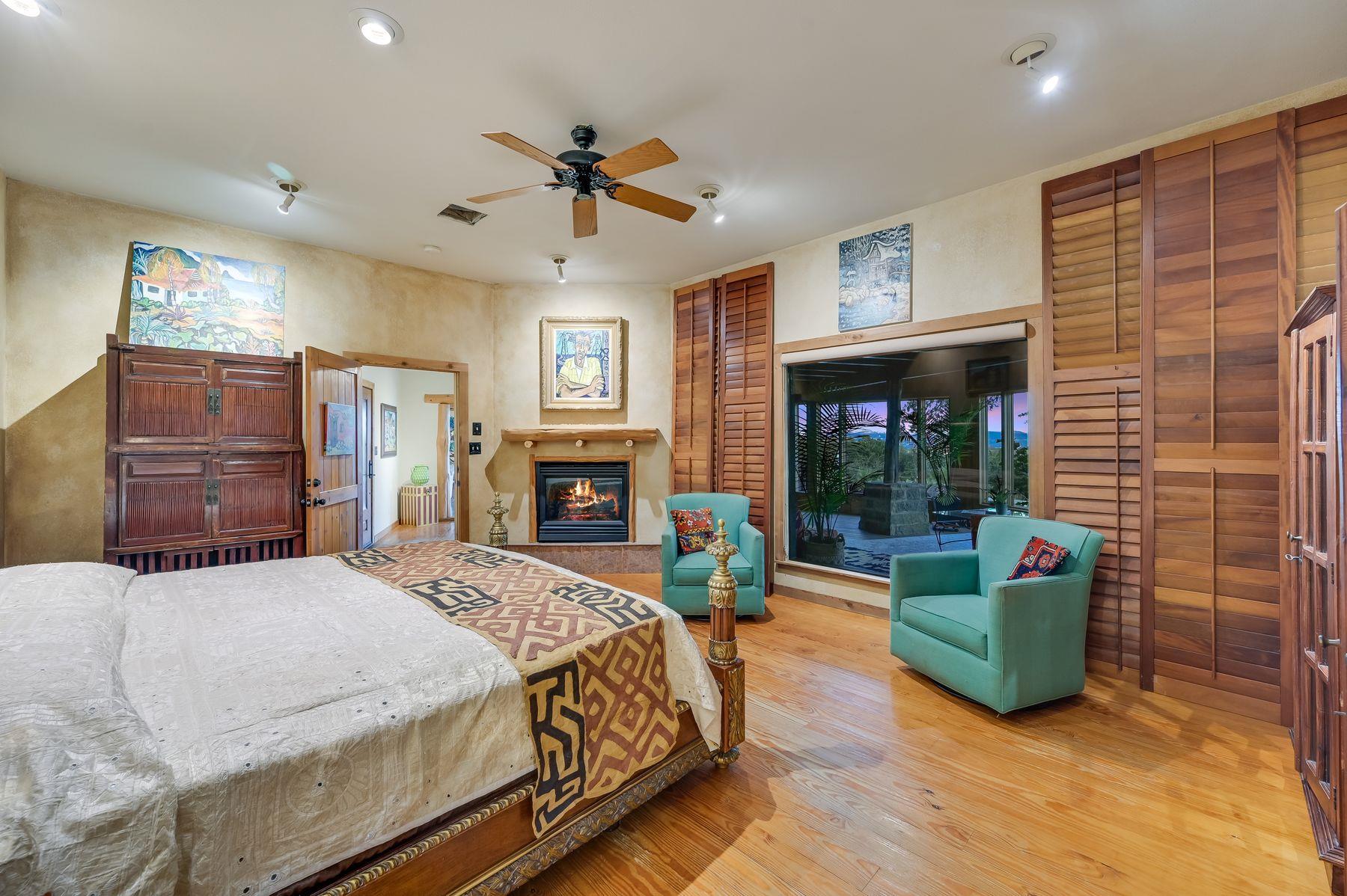 3911 Lago Vista DR