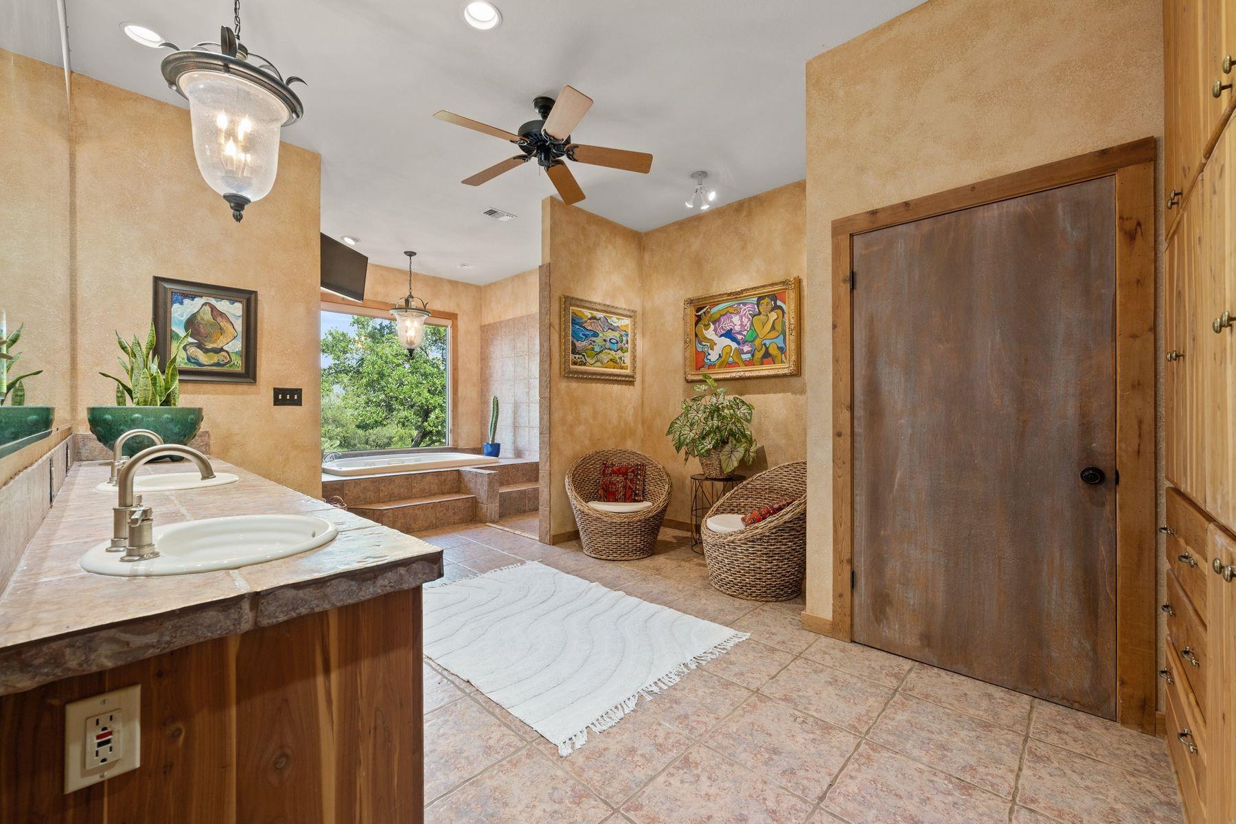 3911 Lago Vista DR