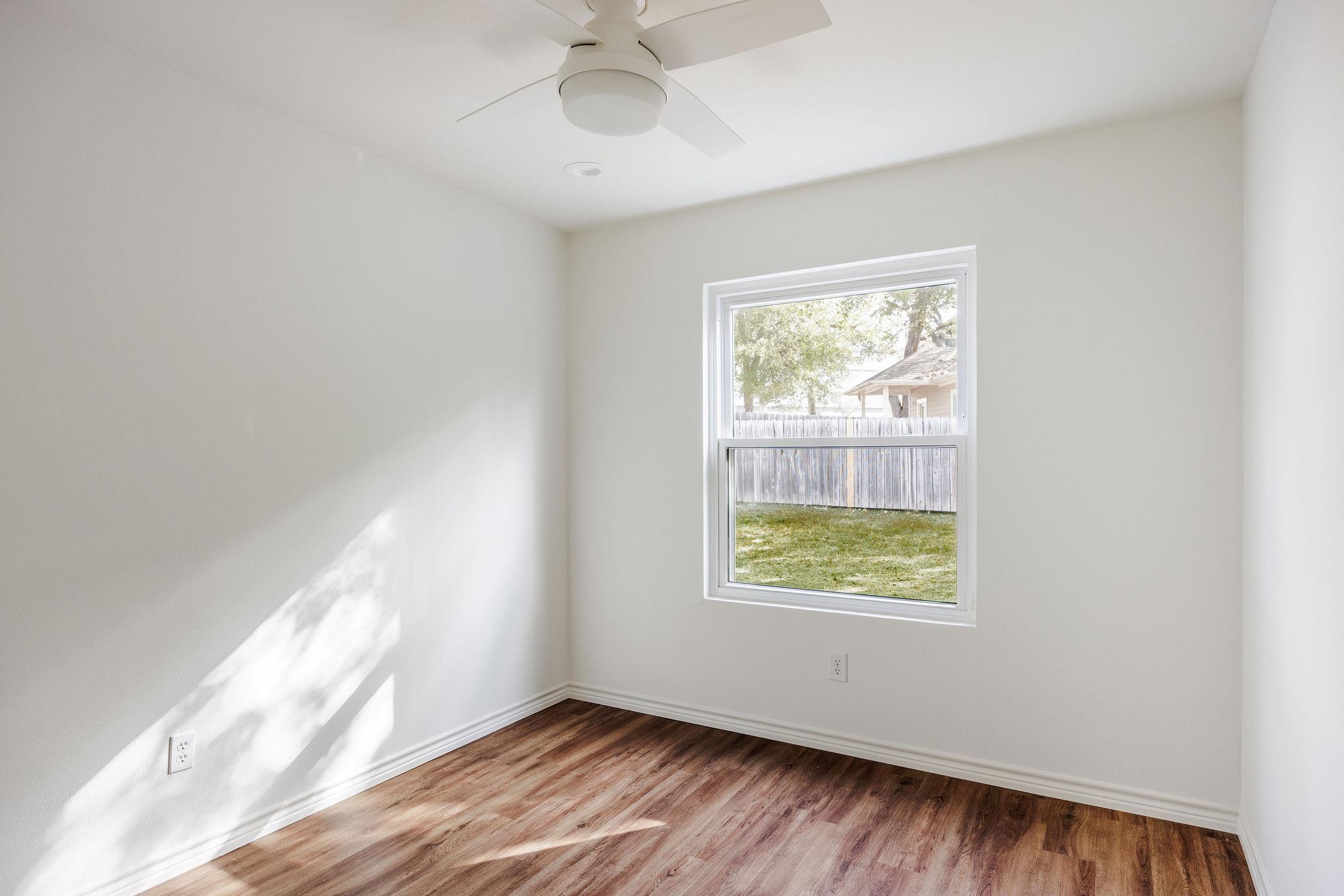 1003 Glen Oaks CT