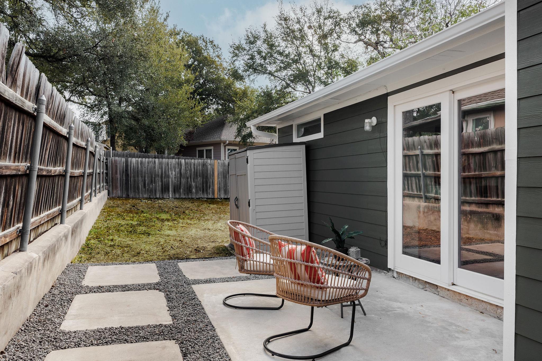 1003 Glen Oaks CT