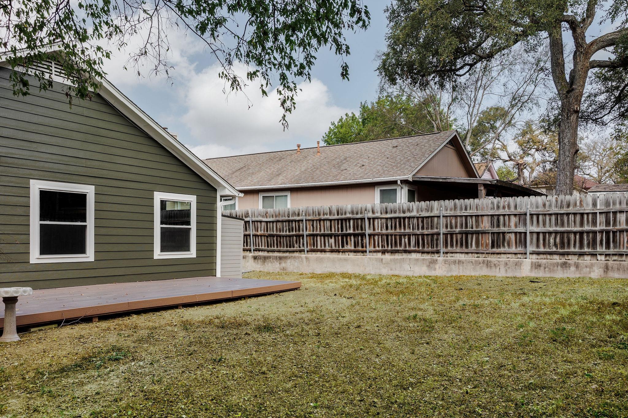 1003 Glen Oaks CT