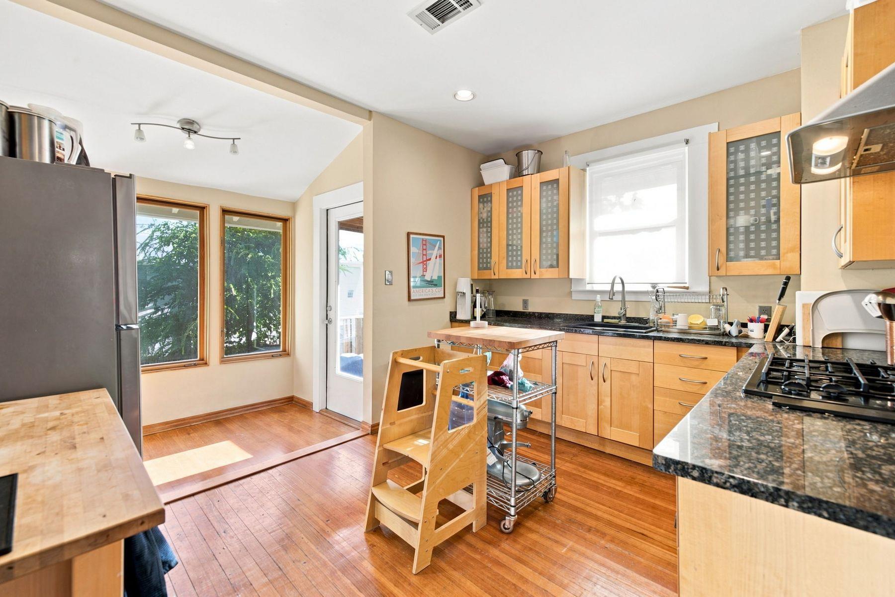 132 Perry CT