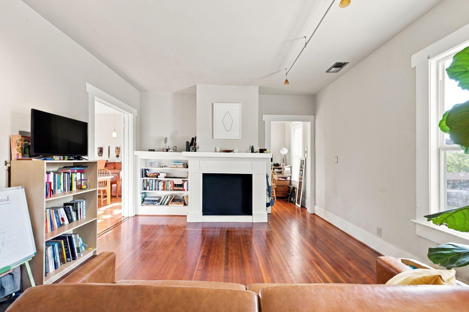 132 Perry CT