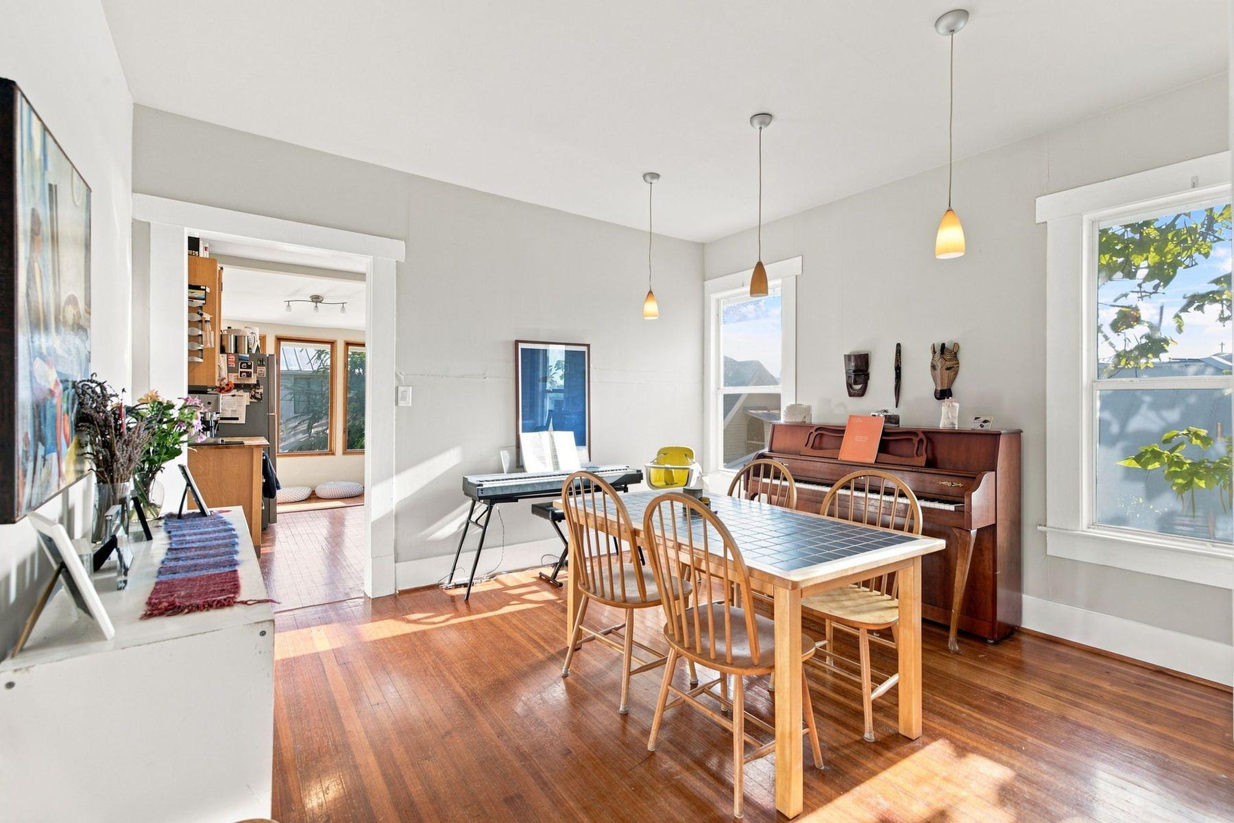 132 Perry CT