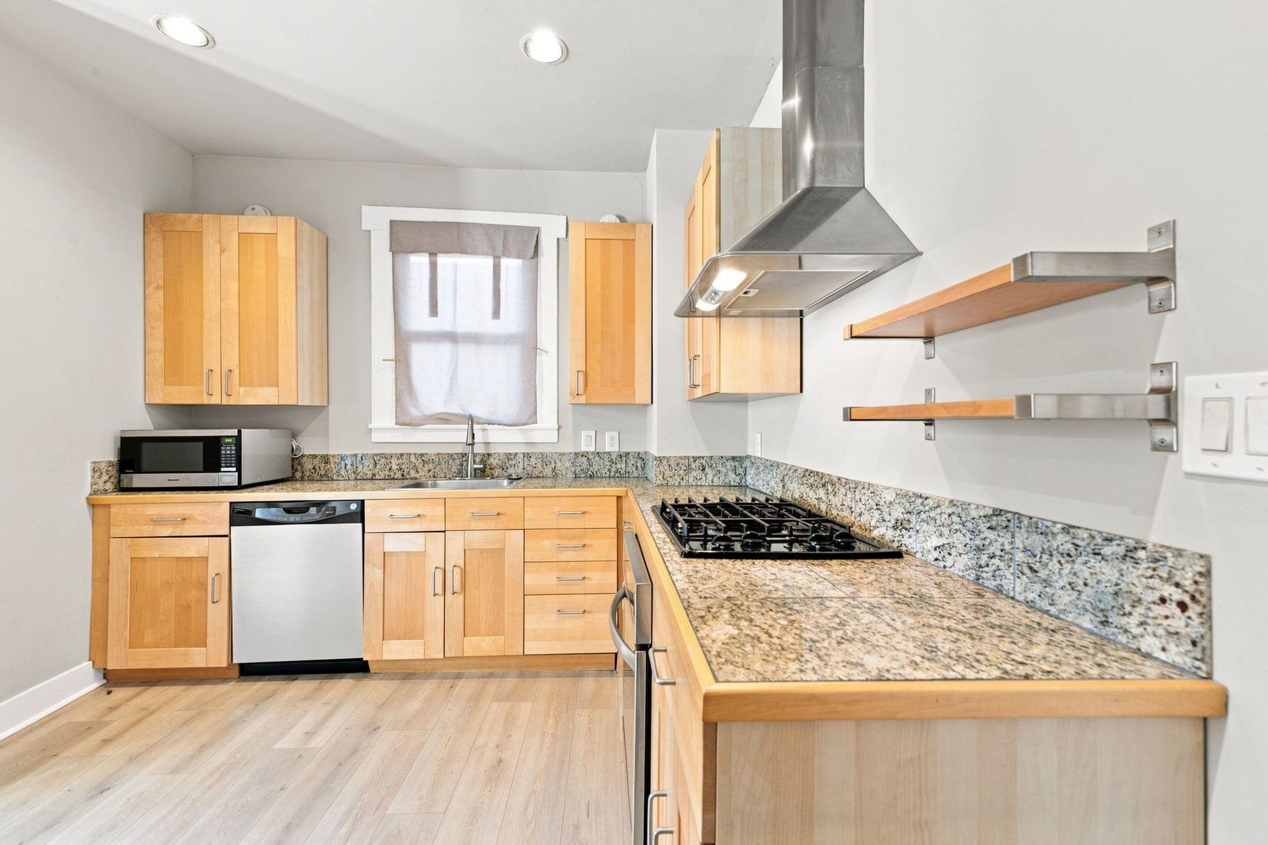 132 Perry CT