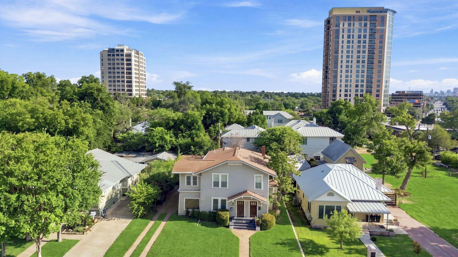 132 Perry CT