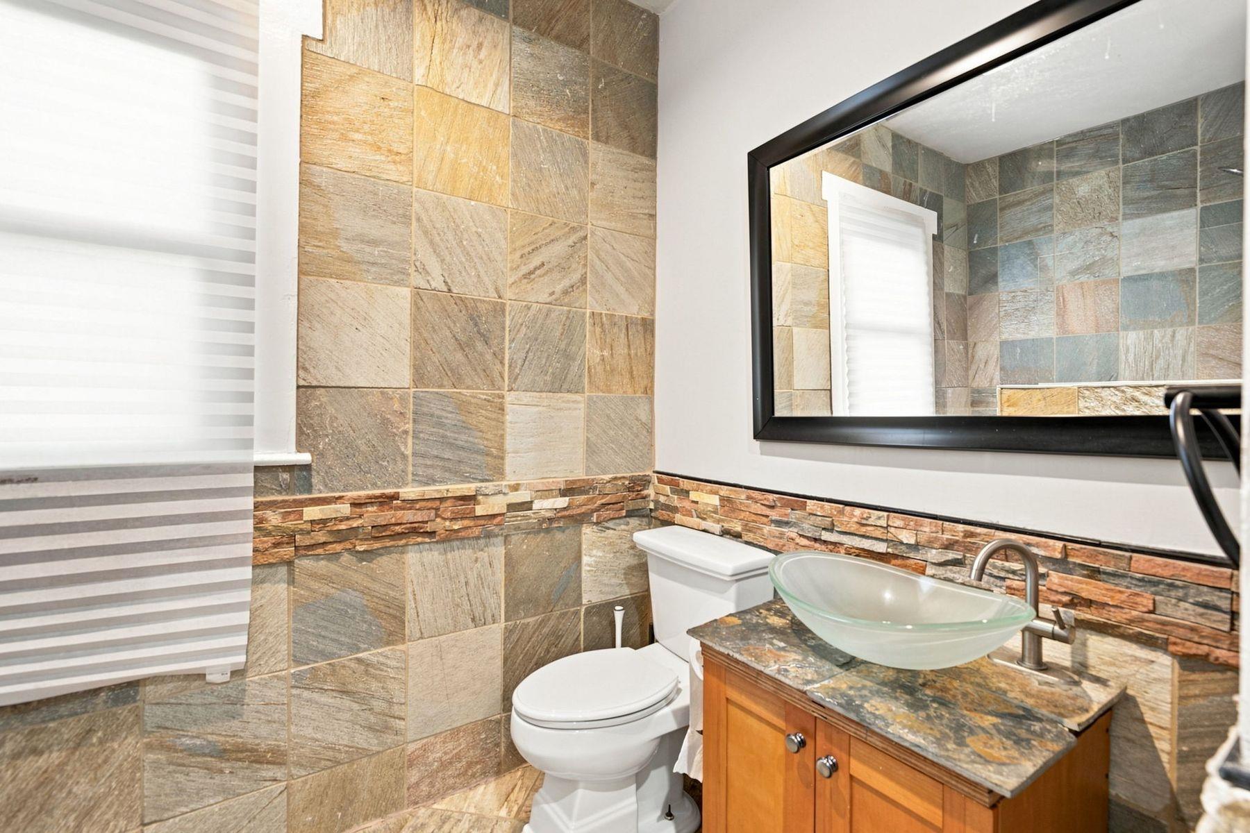 132 Perry CT