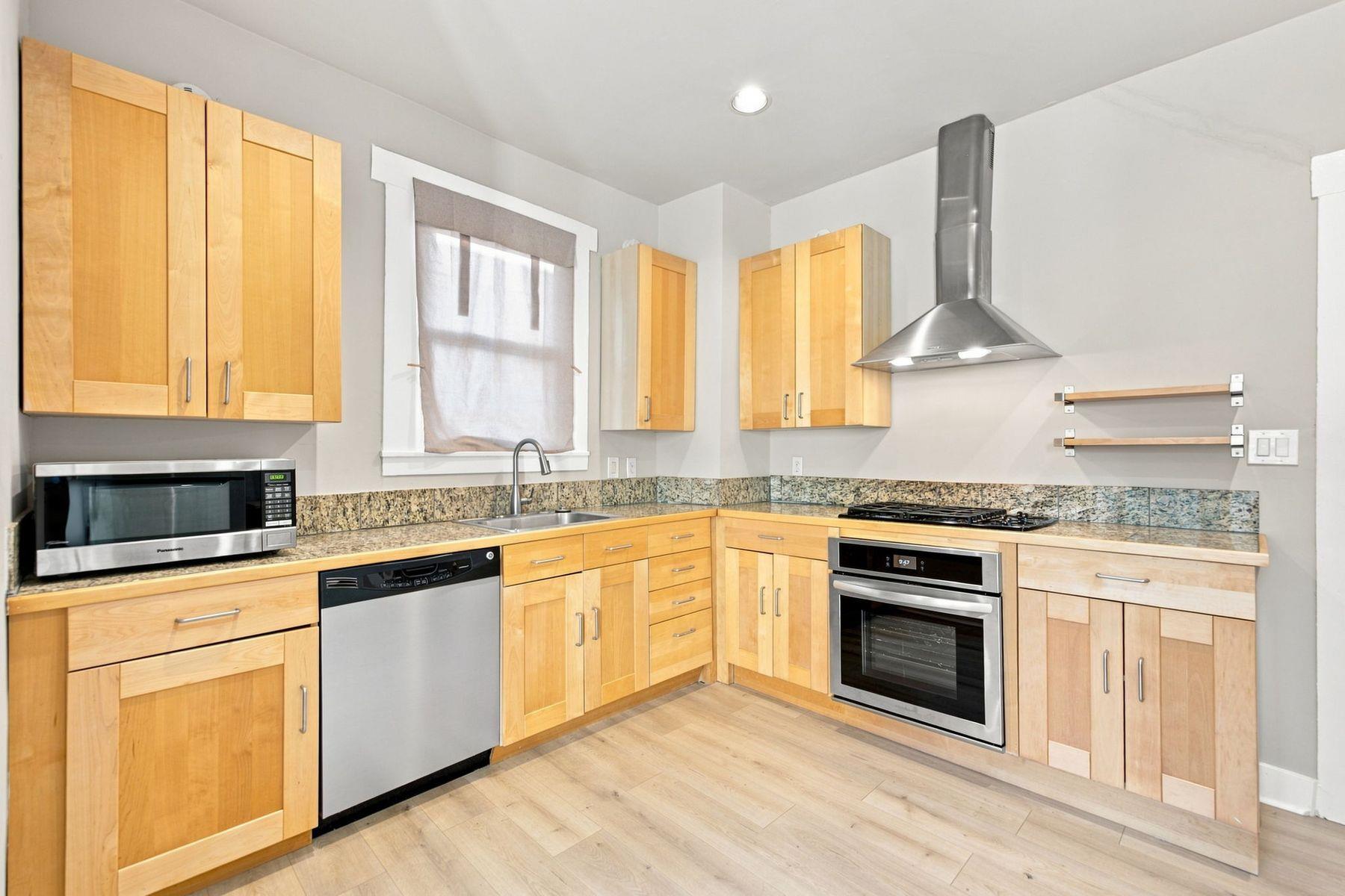 132 Perry CT
