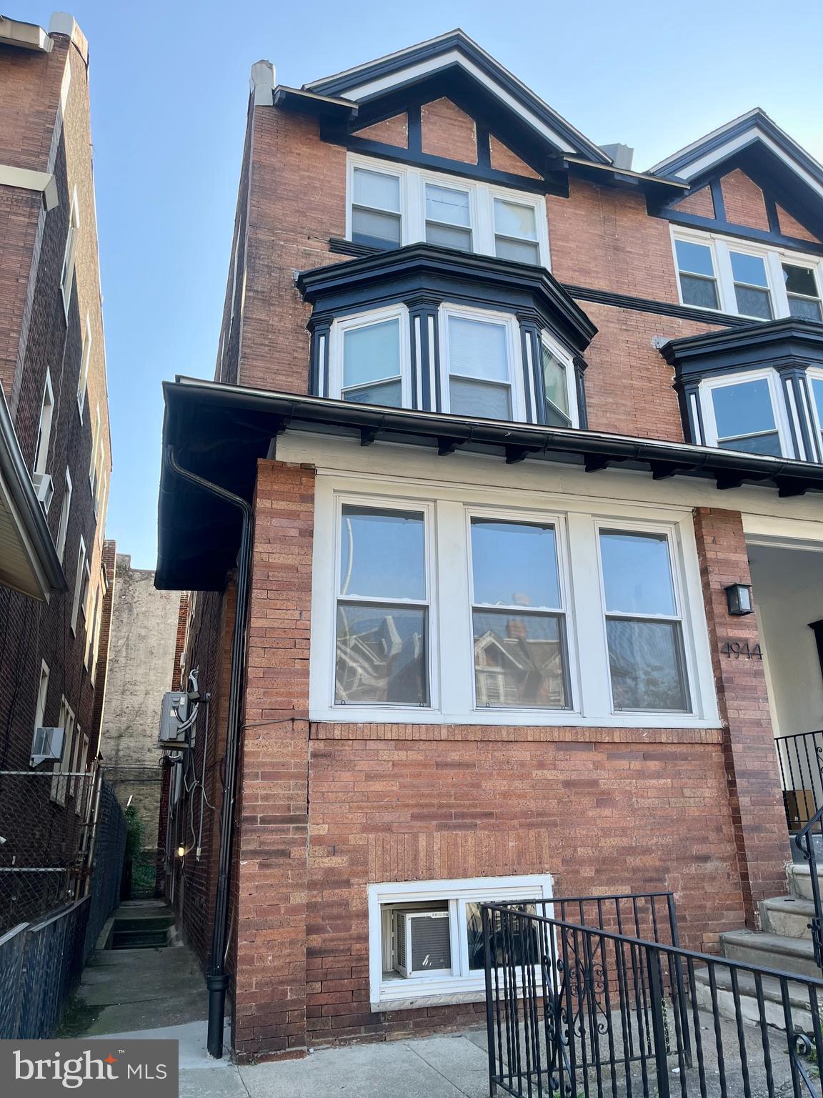 4944 WALNUT ST #2F