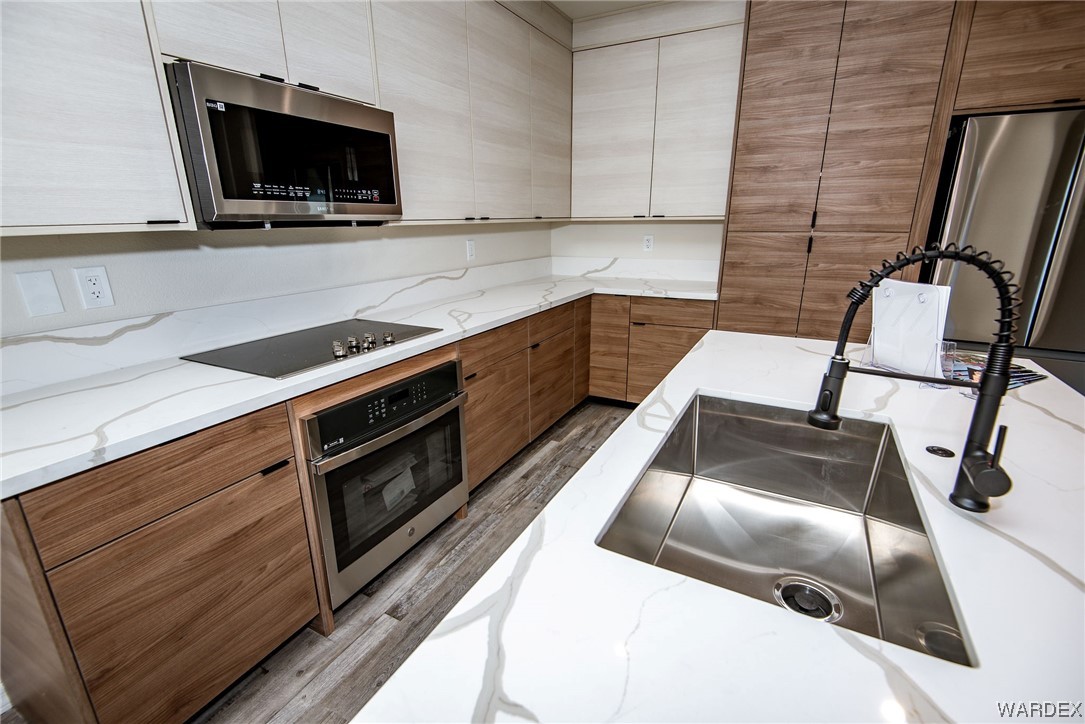 890 Florence Avenue 109