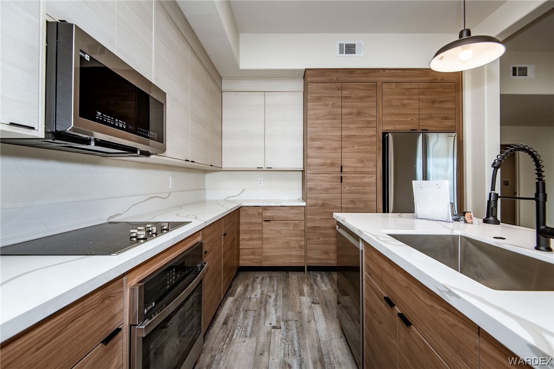 890 Florence Avenue 109