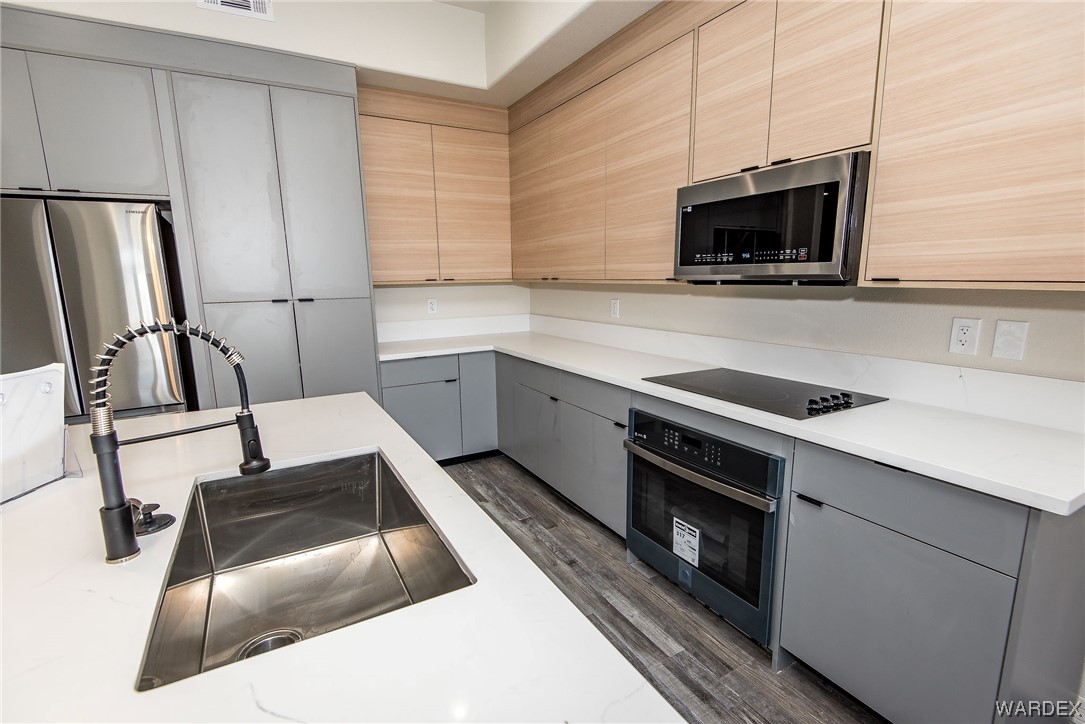 890 Florence Avenue 110