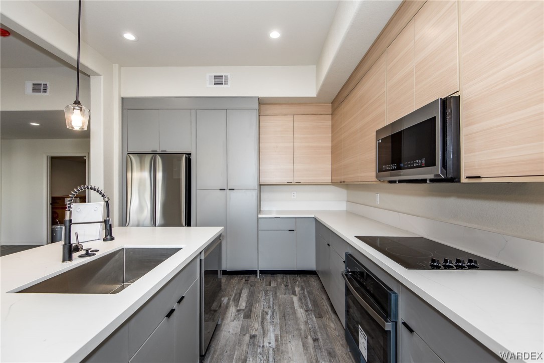 890 Florence Avenue 110