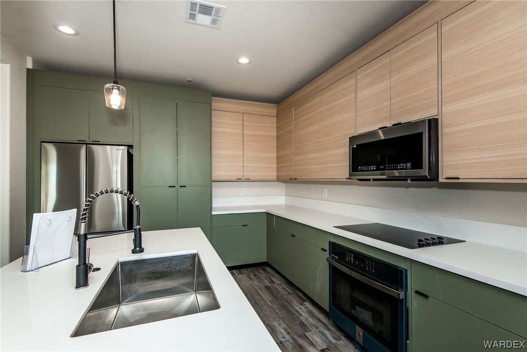 890 Florence Avenue 210