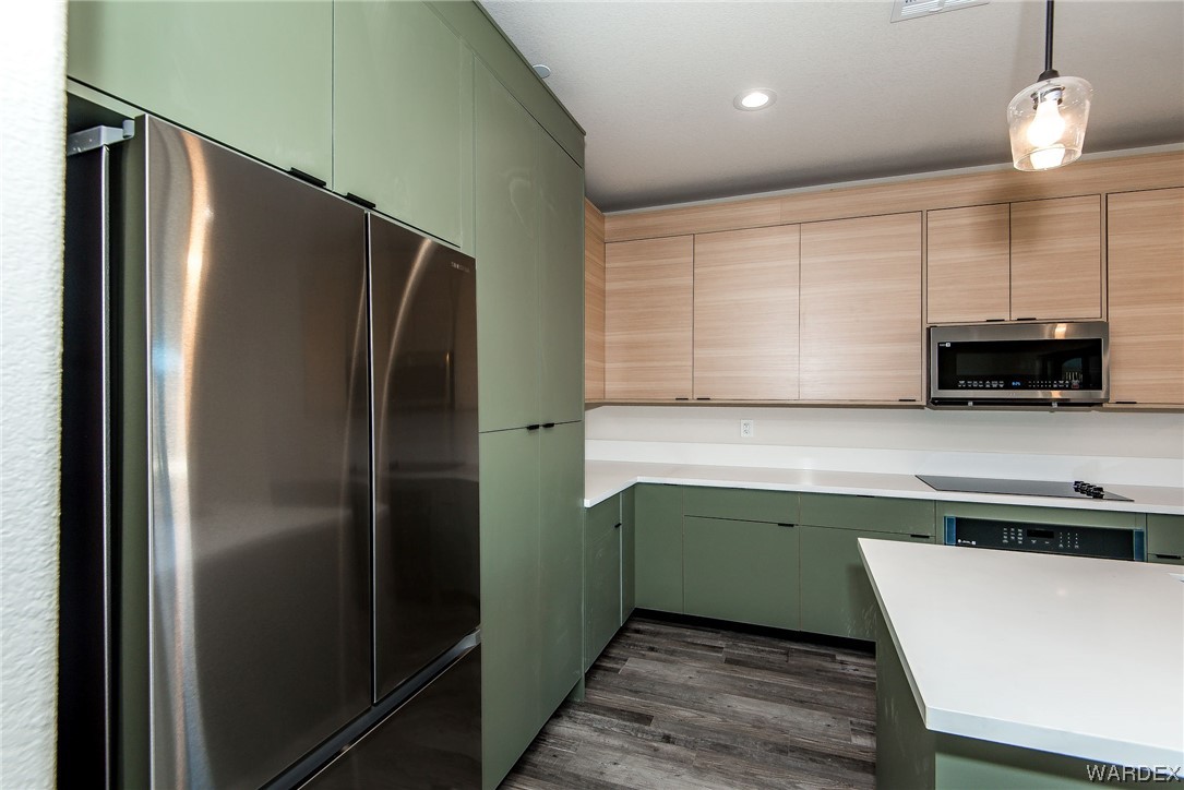 890 Florence Avenue 210