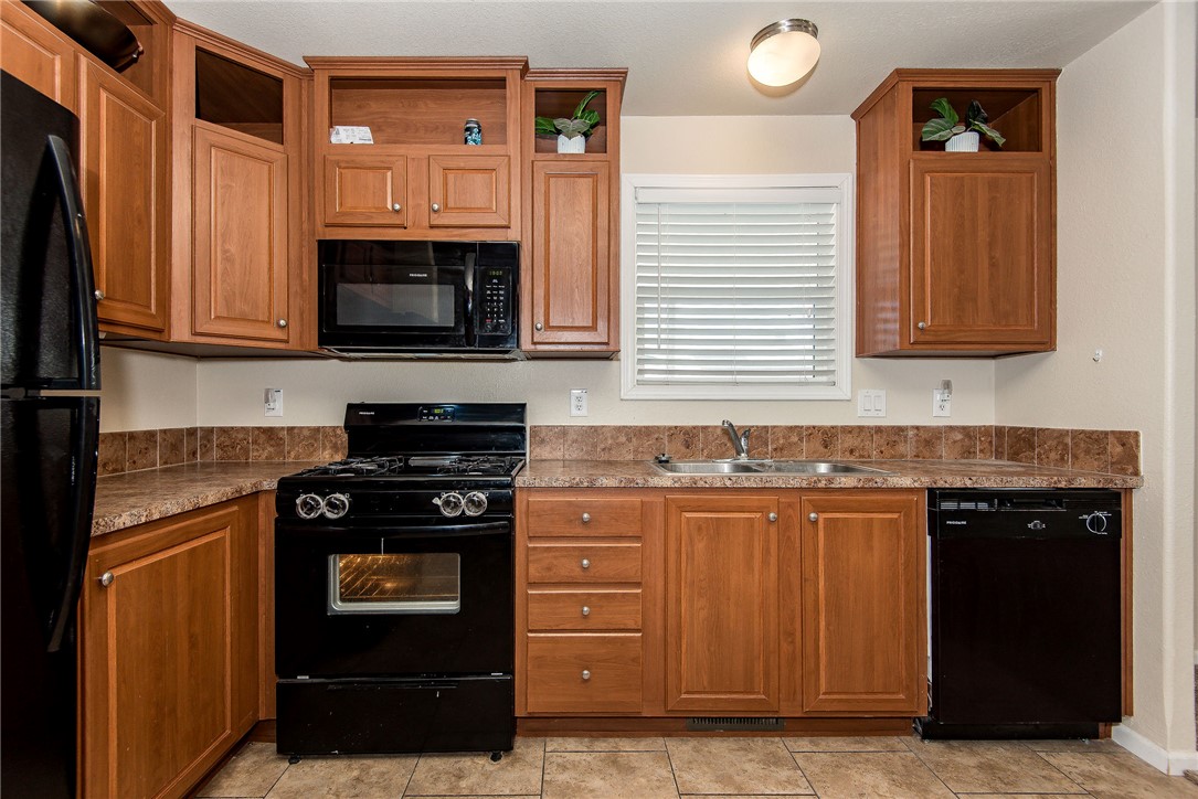 2066 E El Rodeo Road 34