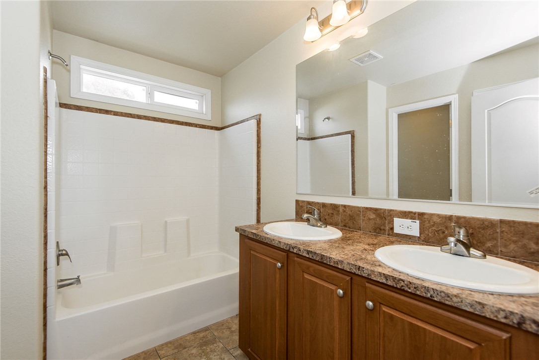 2066 E El Rodeo Road 34