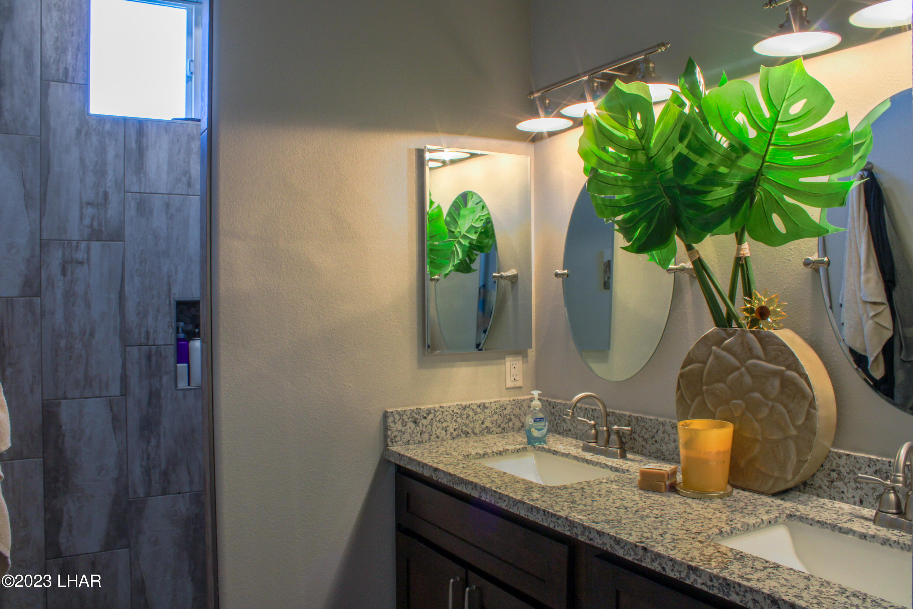 2079 E Desert Greens Dr