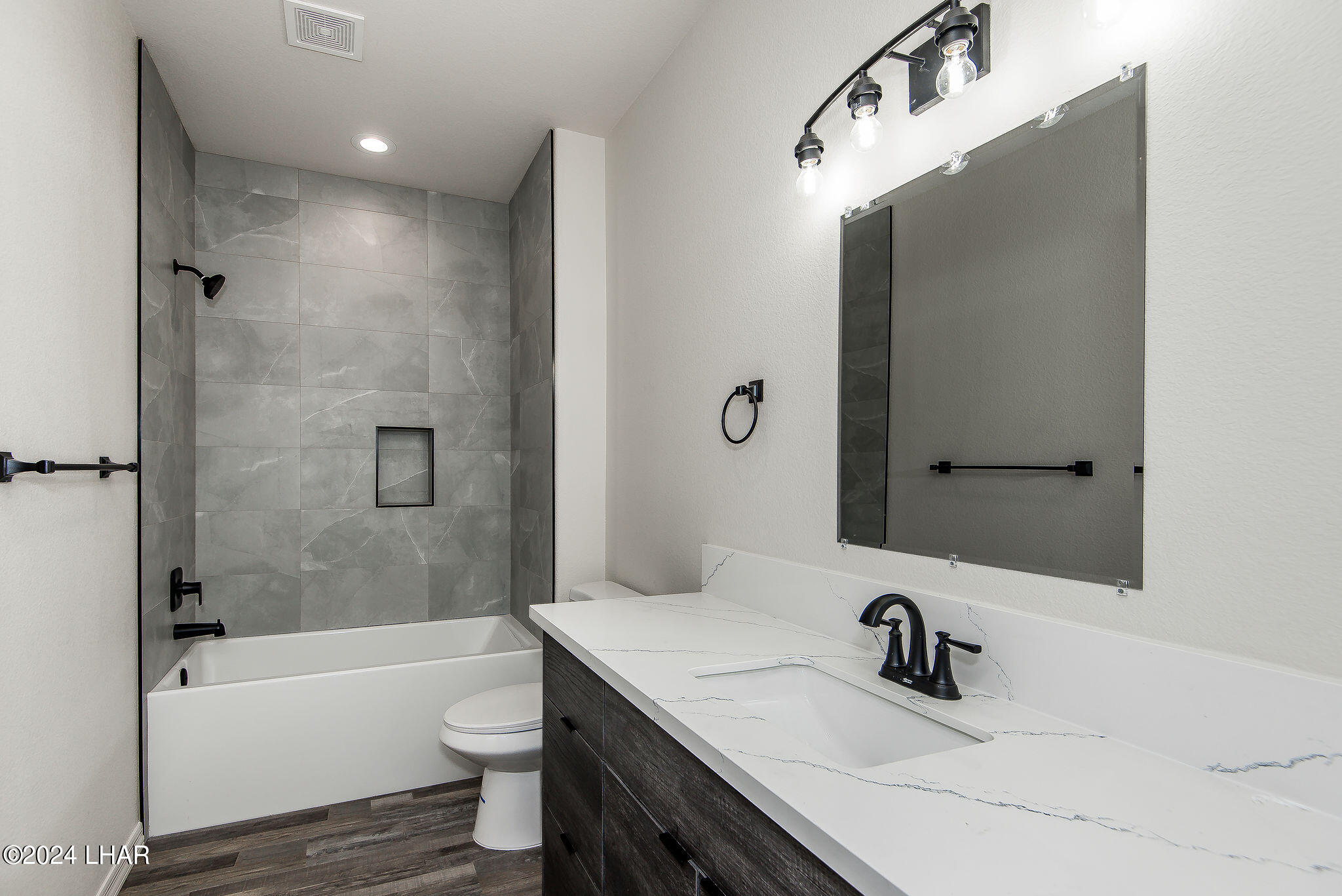 890 Florence Ave, 209