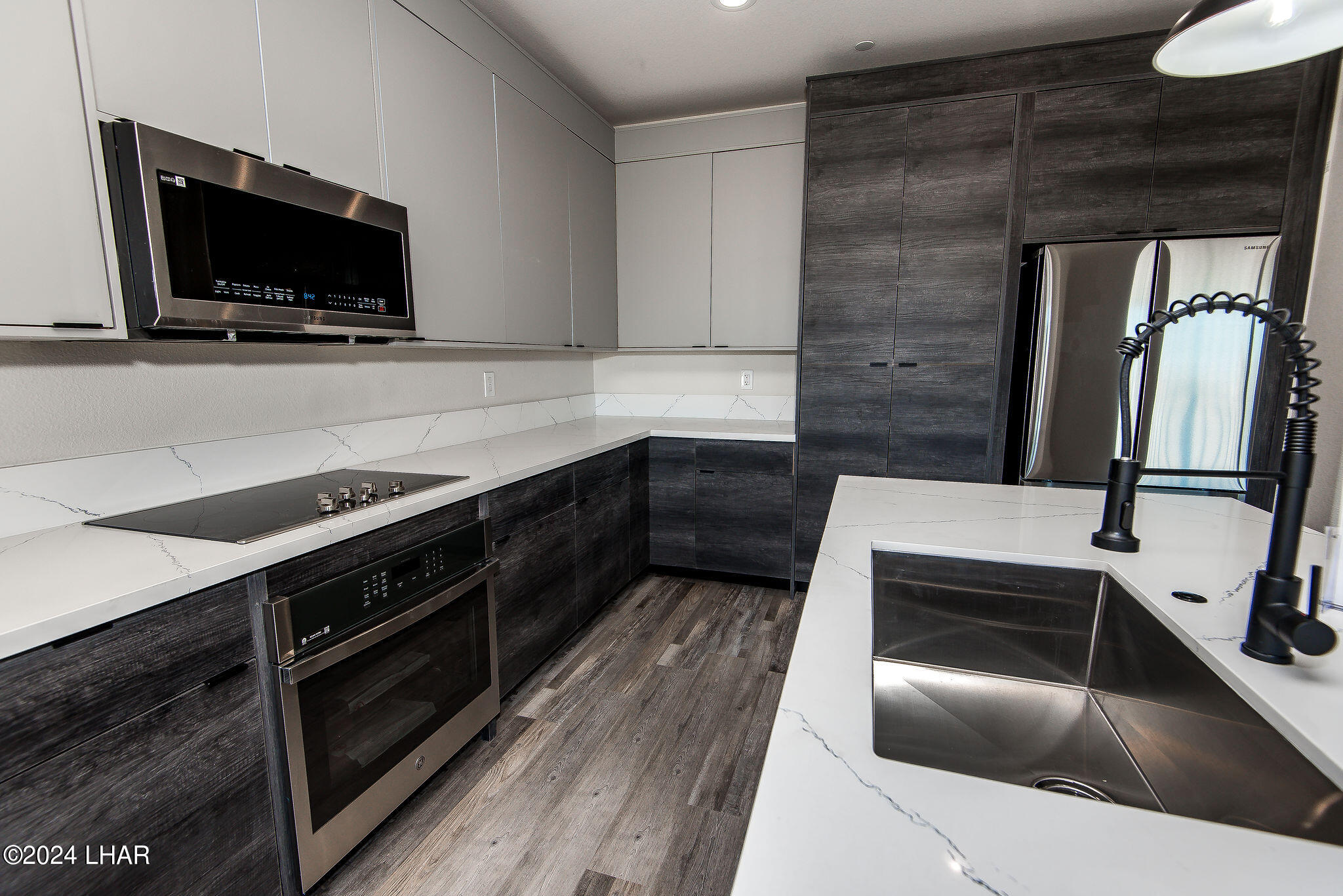 890 Florence Ave, 209