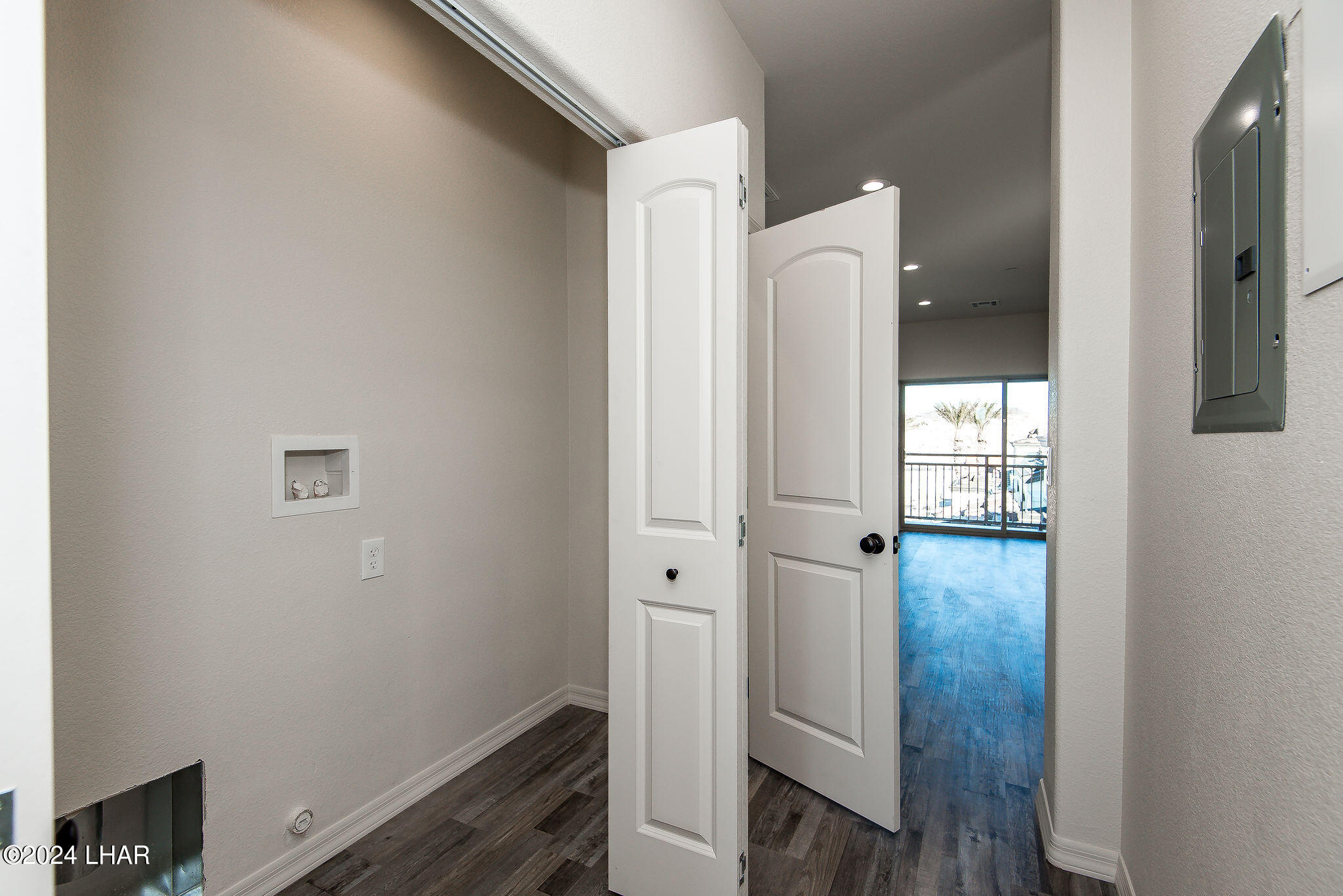 890 Florence Ave, 209