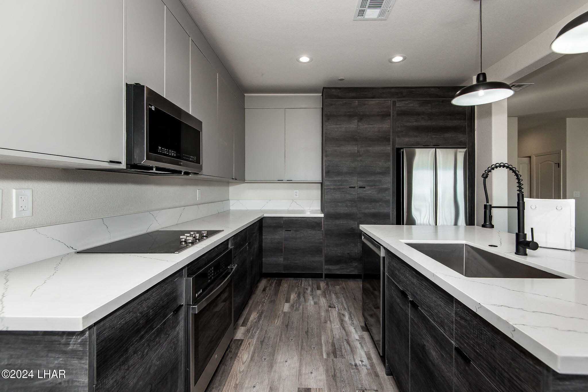 890 Florence Ave, 209