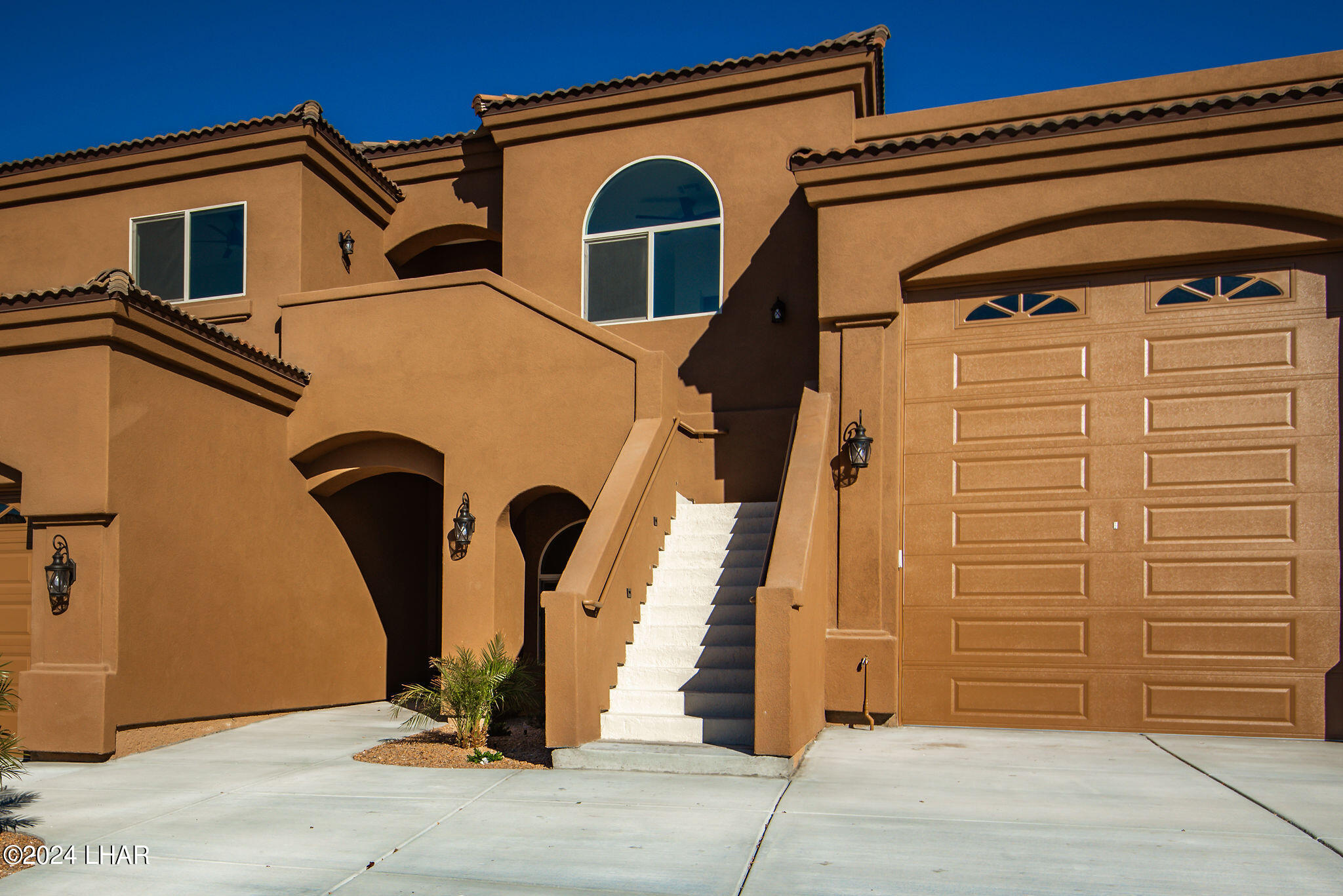 890 Florence Ave, 209