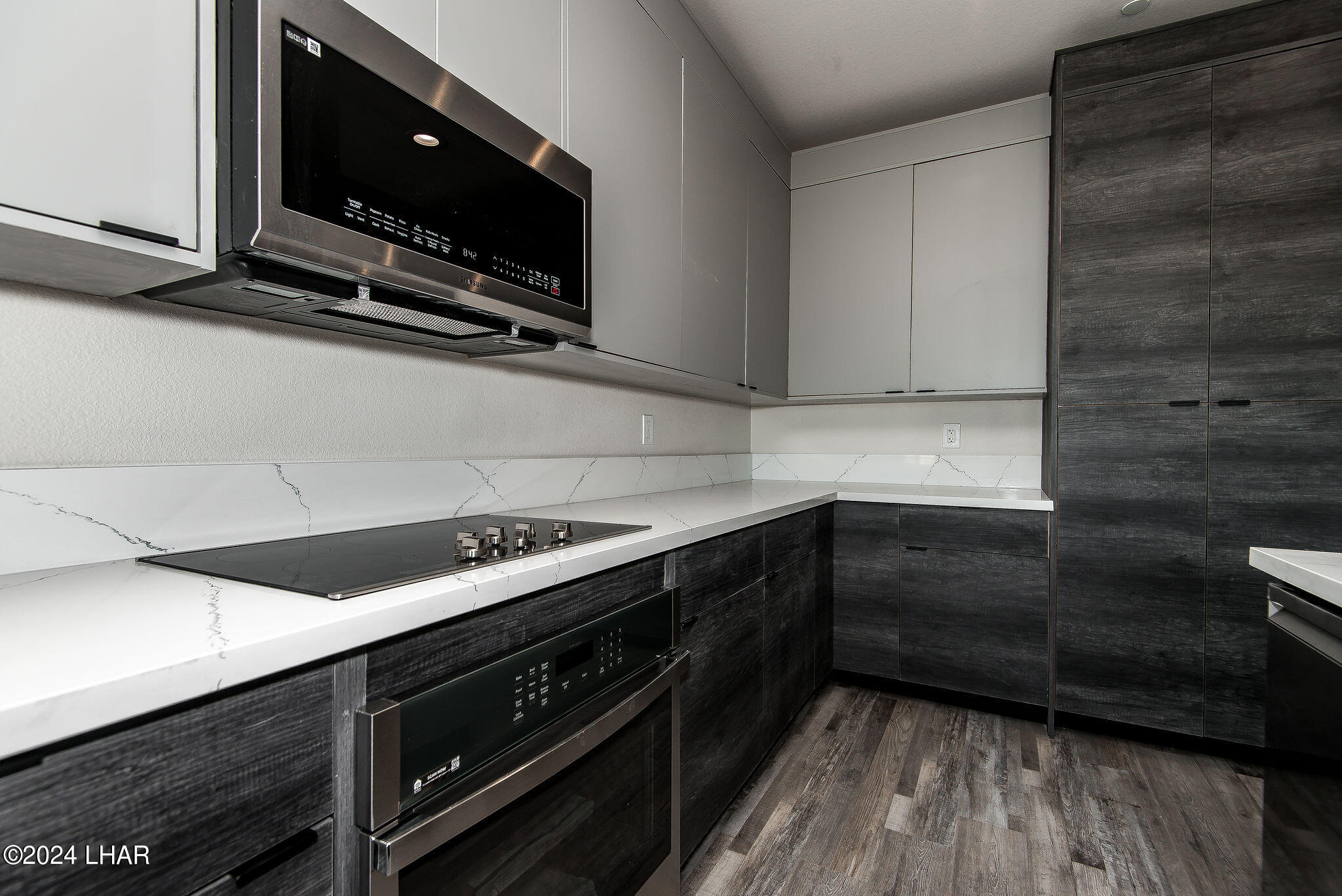 890 Florence Ave, 209