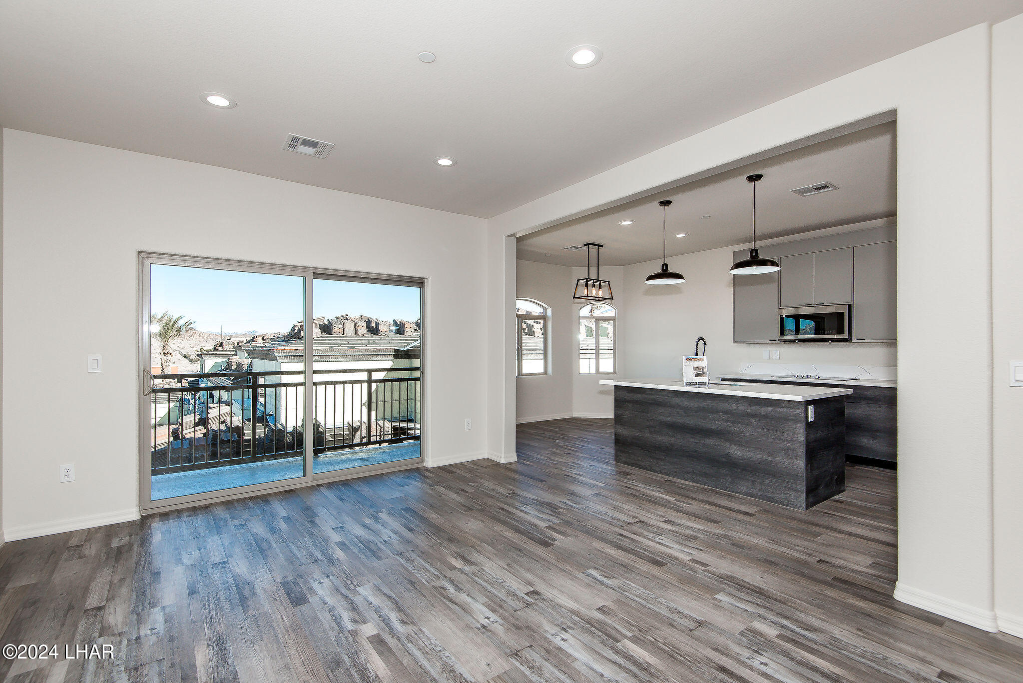 890 Florence Ave, 209