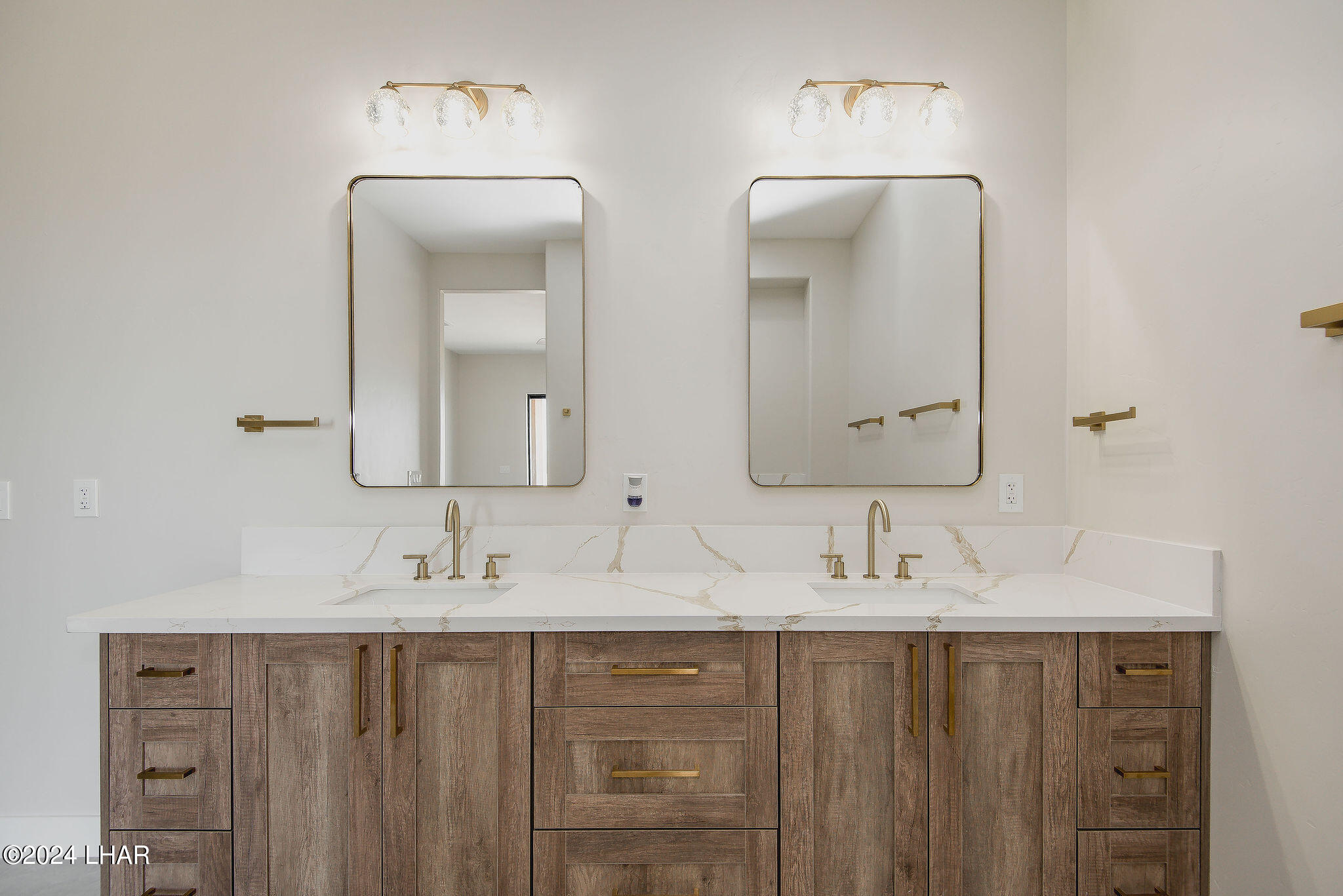 2114 E Calle Salamanca