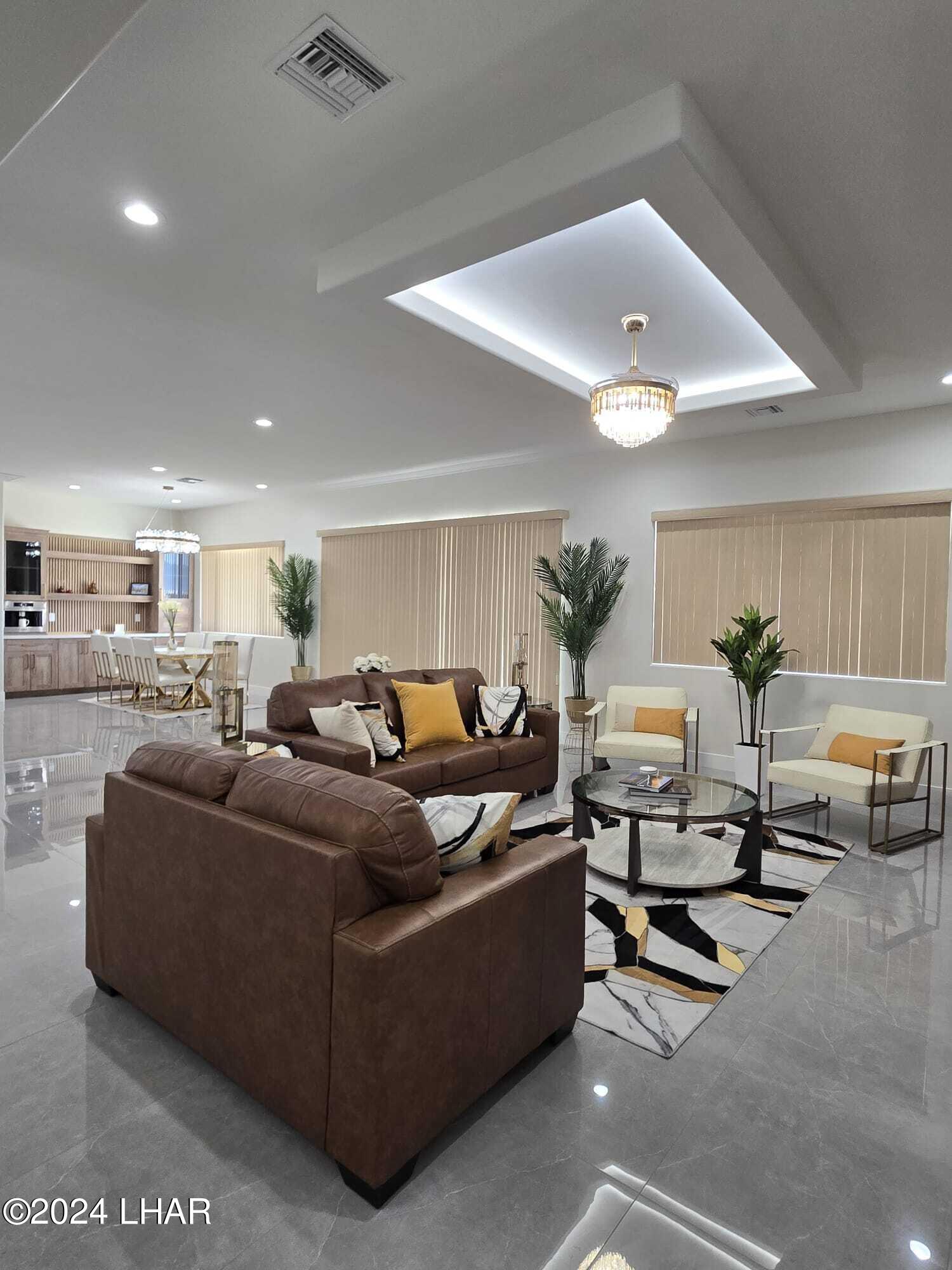 2114 E Calle Salamanca