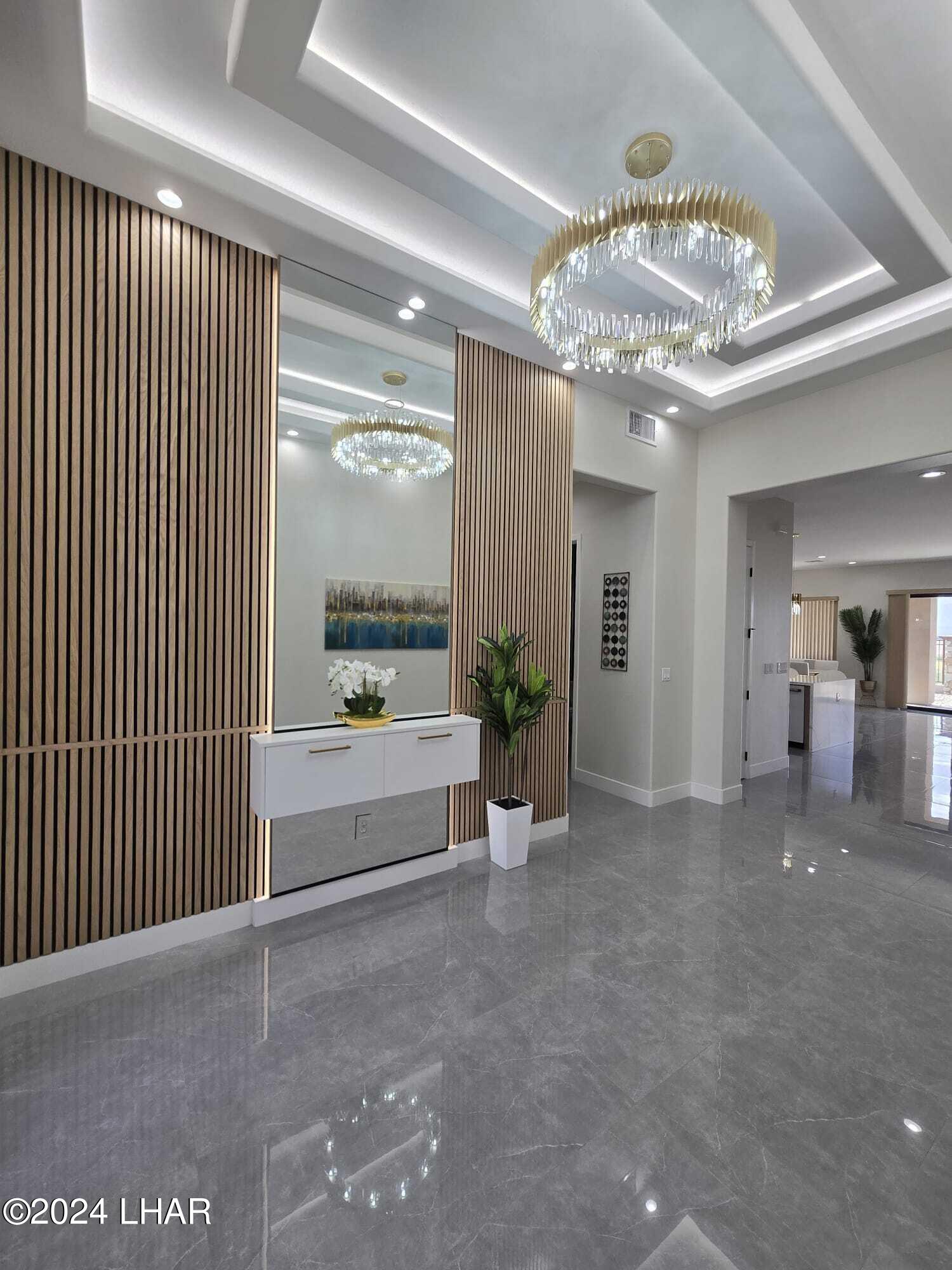 2114 E Calle Salamanca