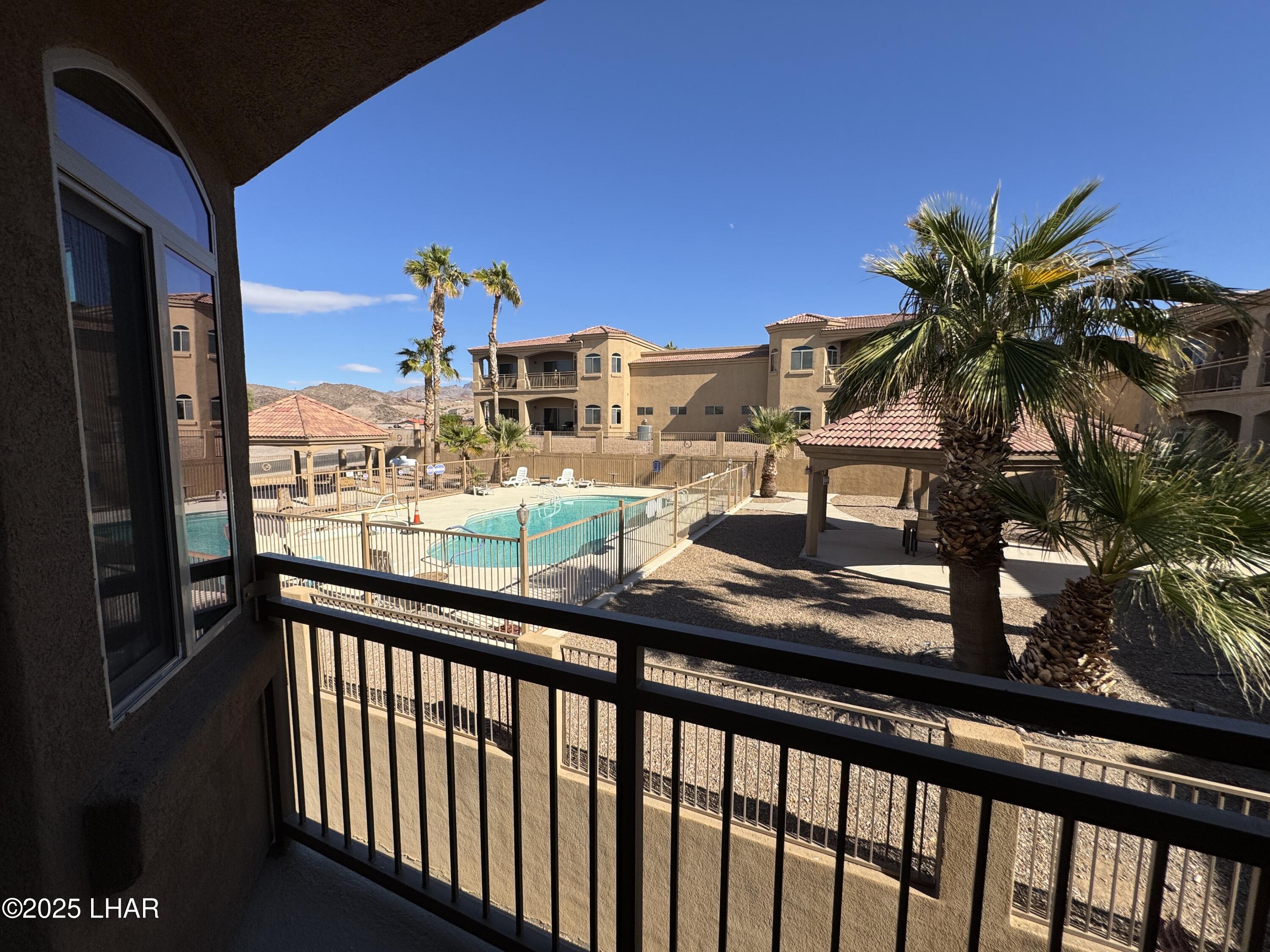 890 Florence Ave, 204