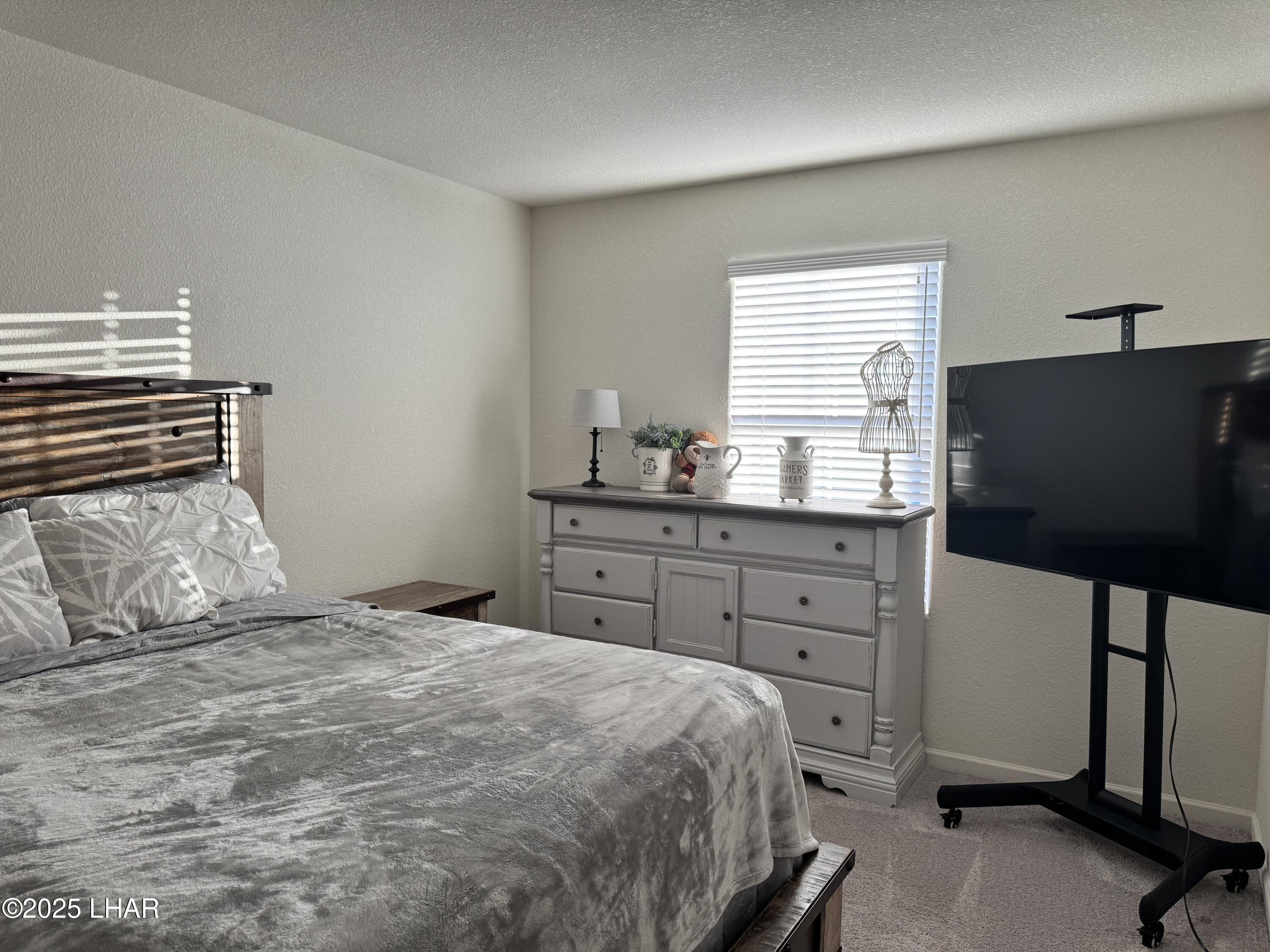 6533 Black Canyon Dr