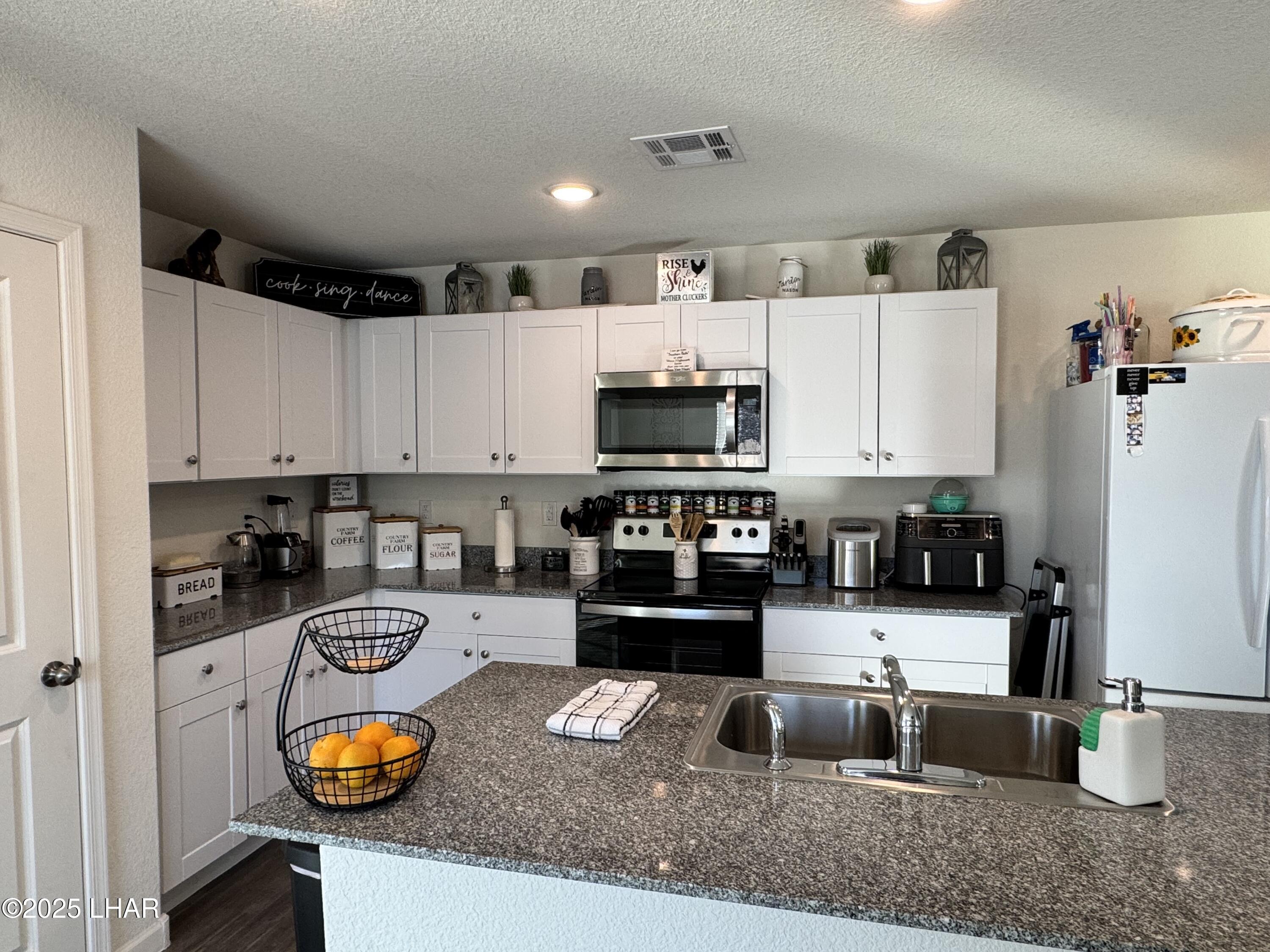 6533 Black Canyon Dr