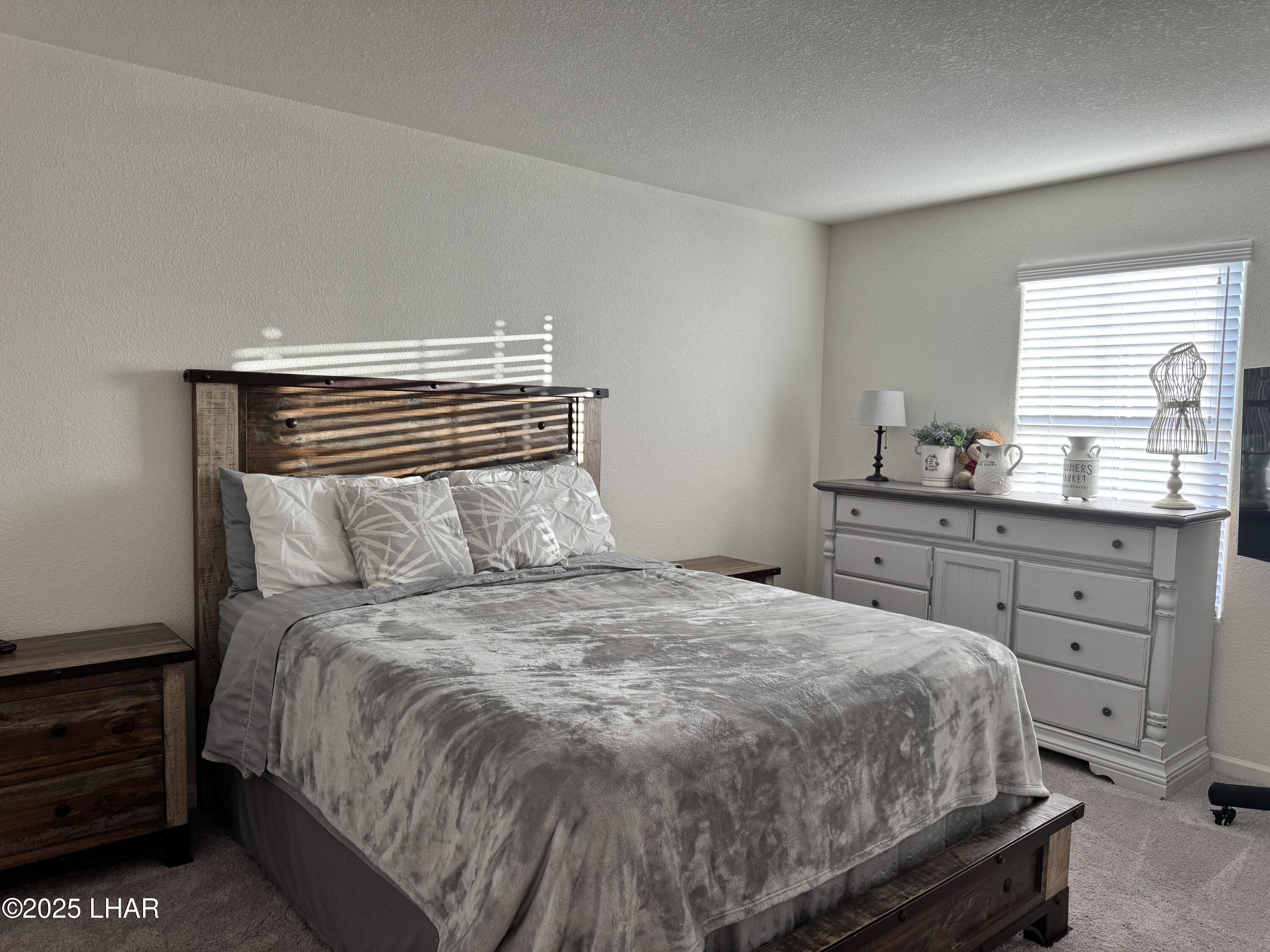 6533 Black Canyon Dr