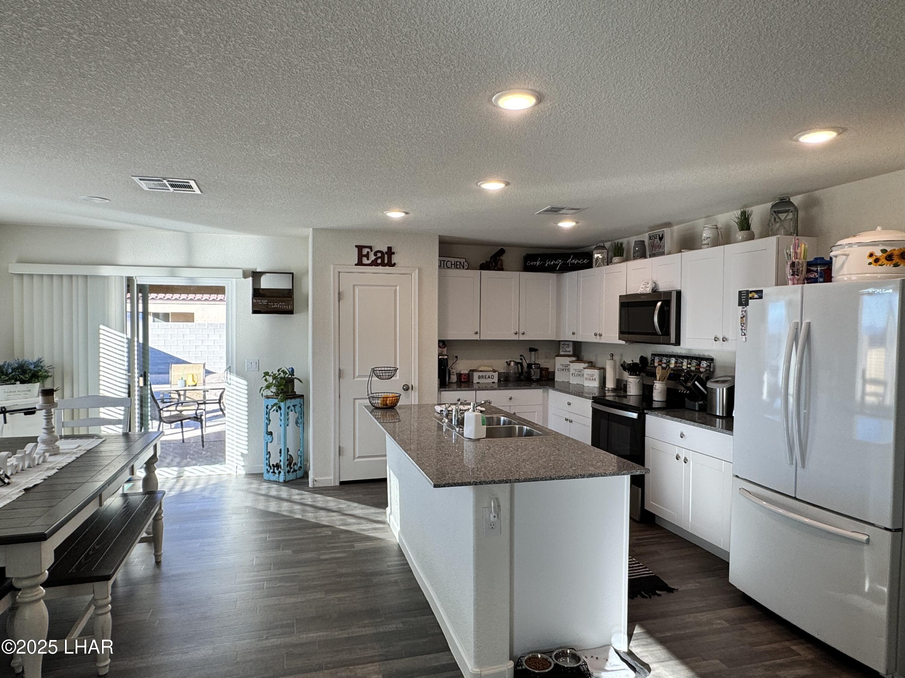 6533 Black Canyon Dr