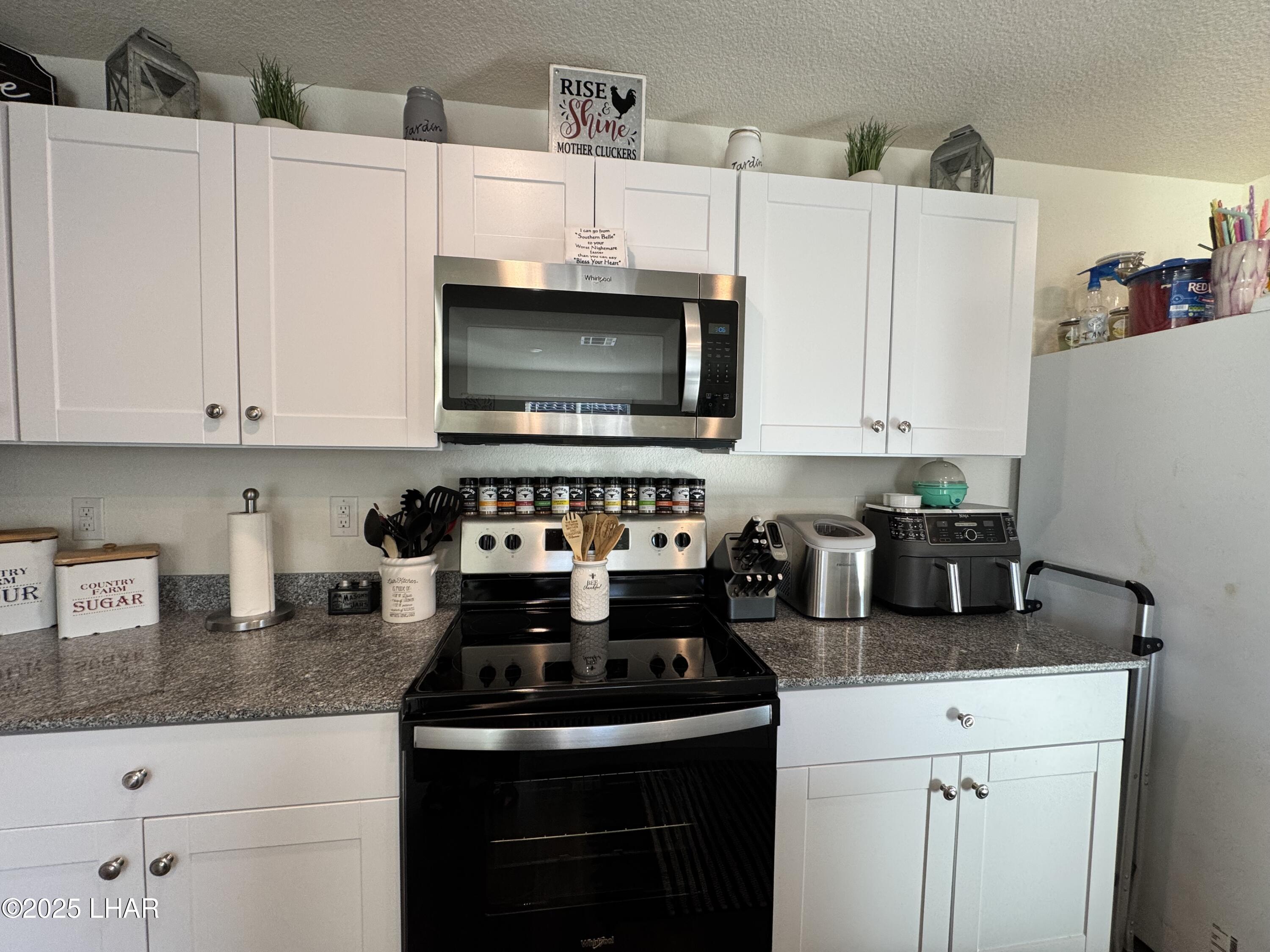 6533 Black Canyon Dr