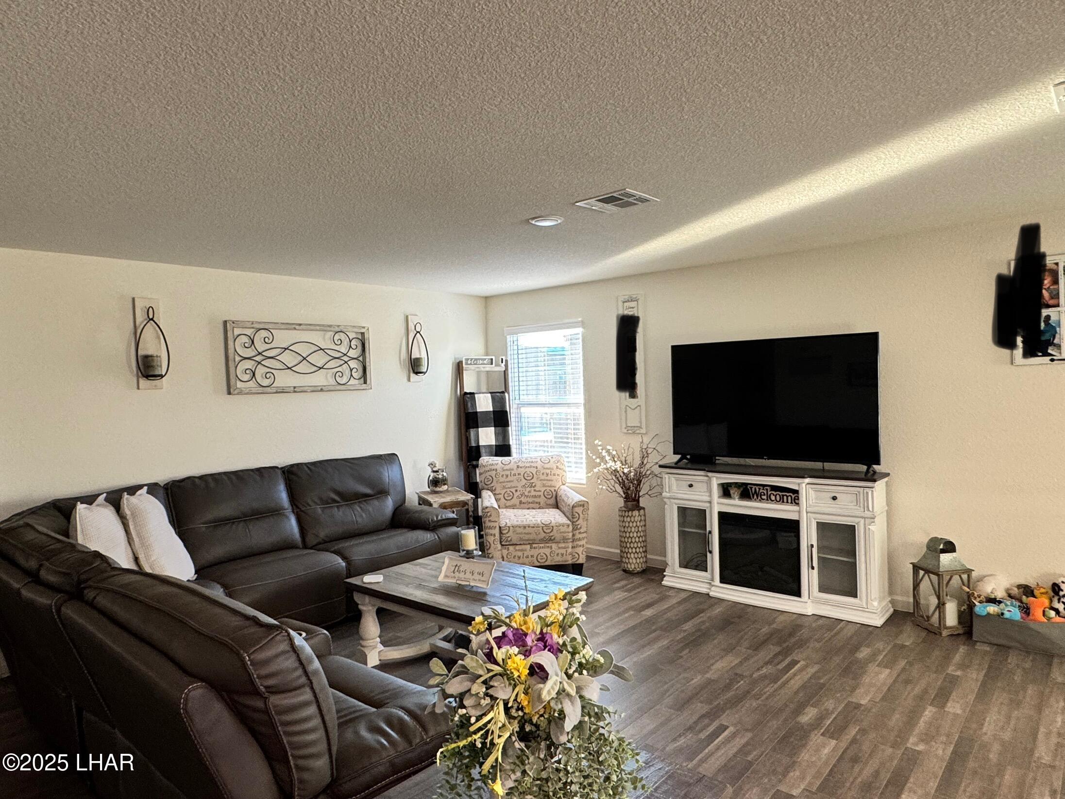 6533 Black Canyon Dr